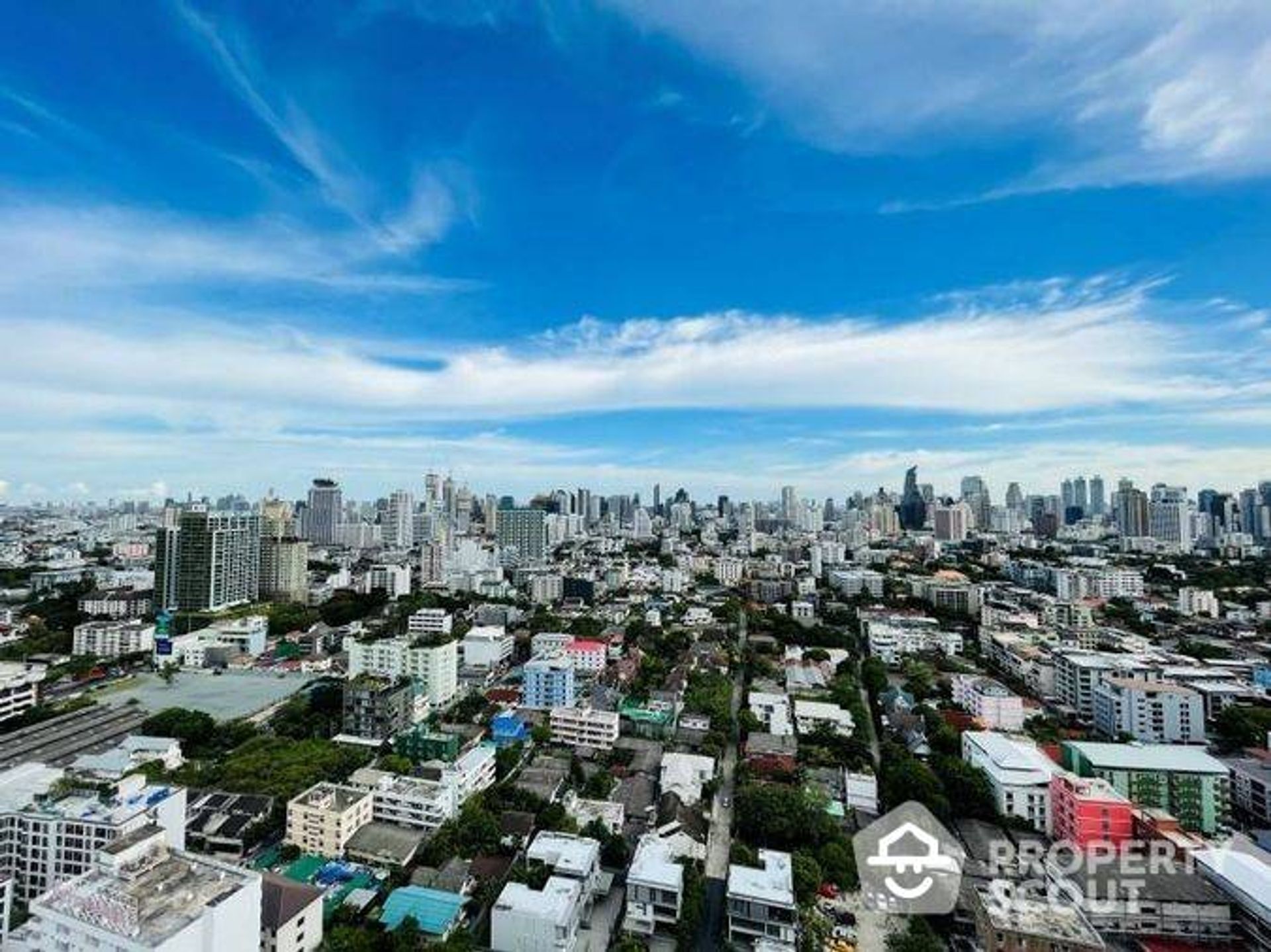 Condominium in Watthana, Krung Thep Maha Nakhon 12636614