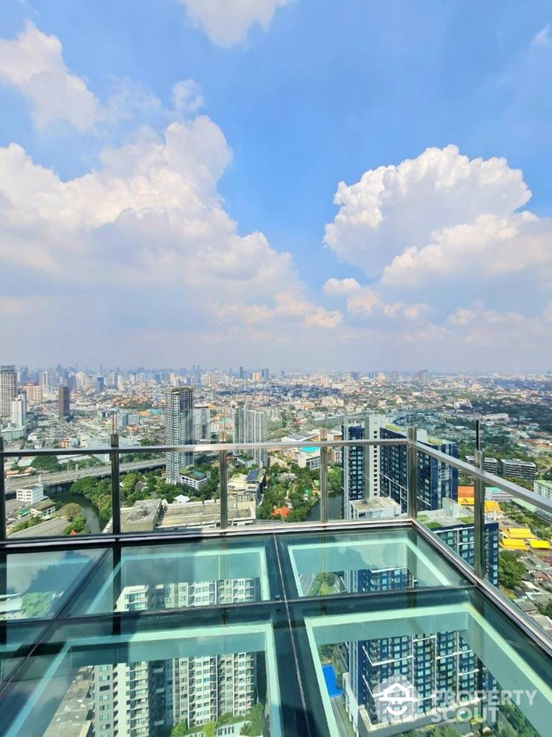 Condominium in , Krung Thep Maha Nakhon 12636681