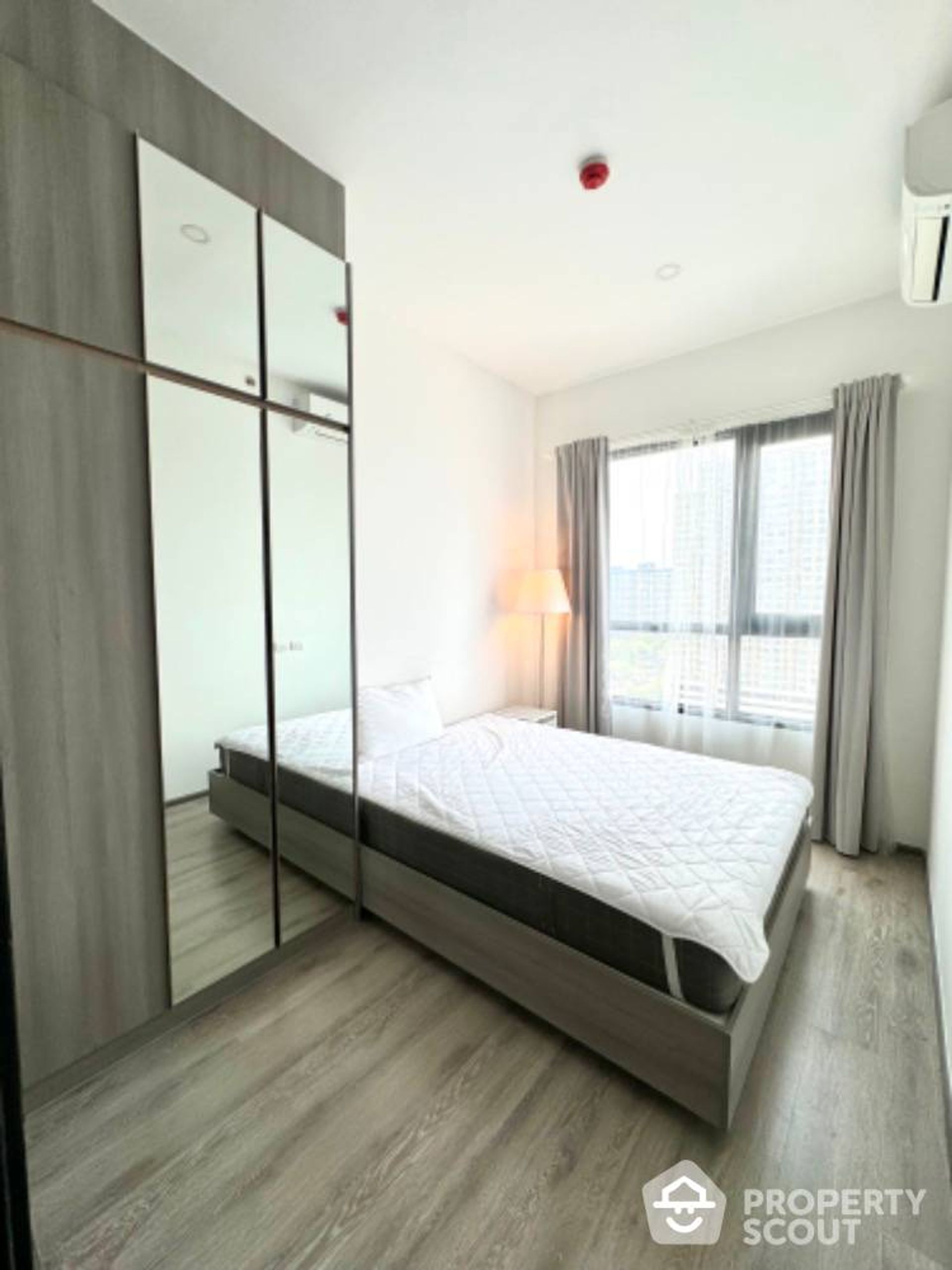 Condominium in Phra Khanong, Krung Thep Maha Nakhon 12636681