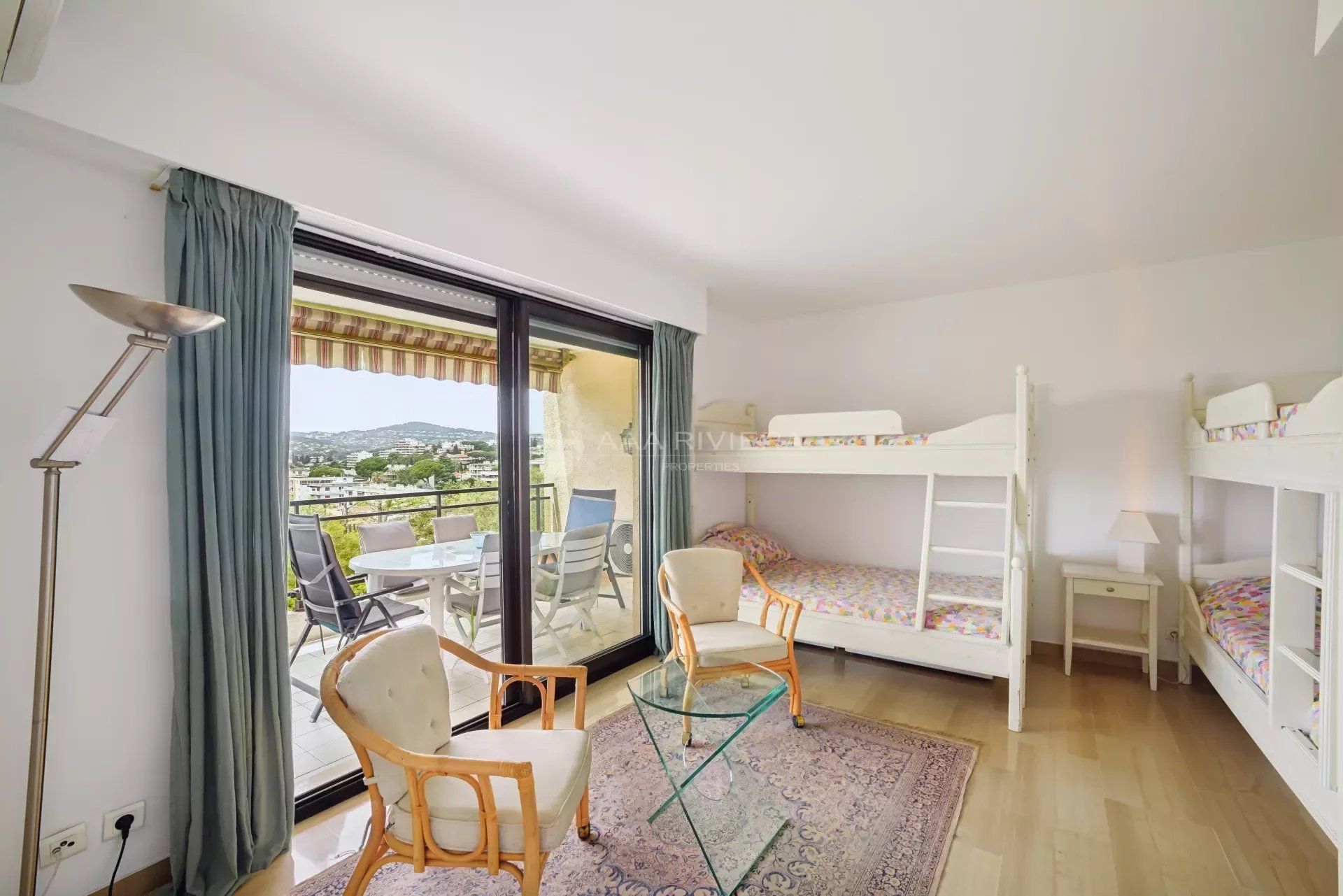 Кондоминиум в Juan-les-Pins, Alpes-Maritimes 12639499