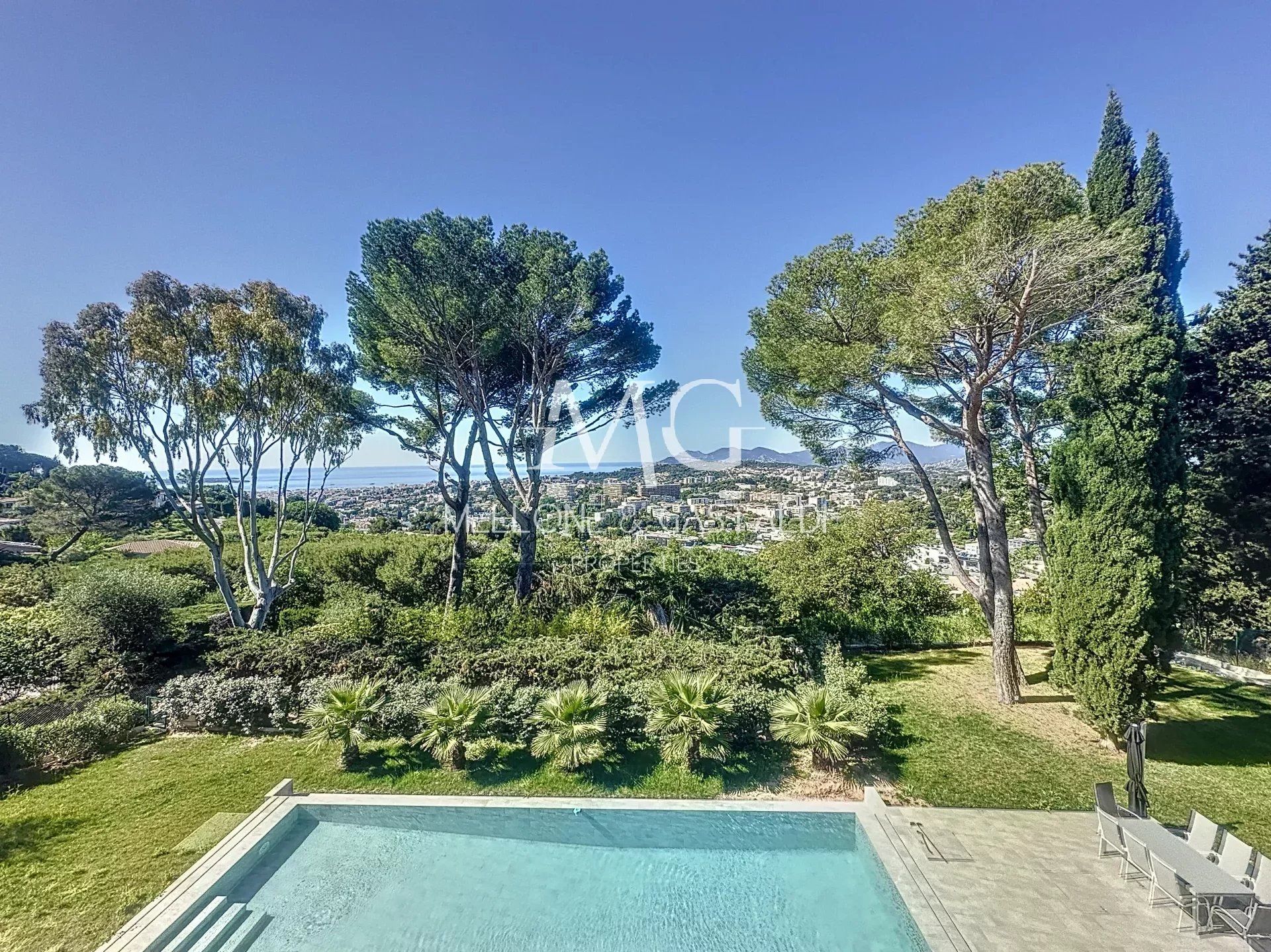 House in Mougins, Alpes-Maritimes 12639593