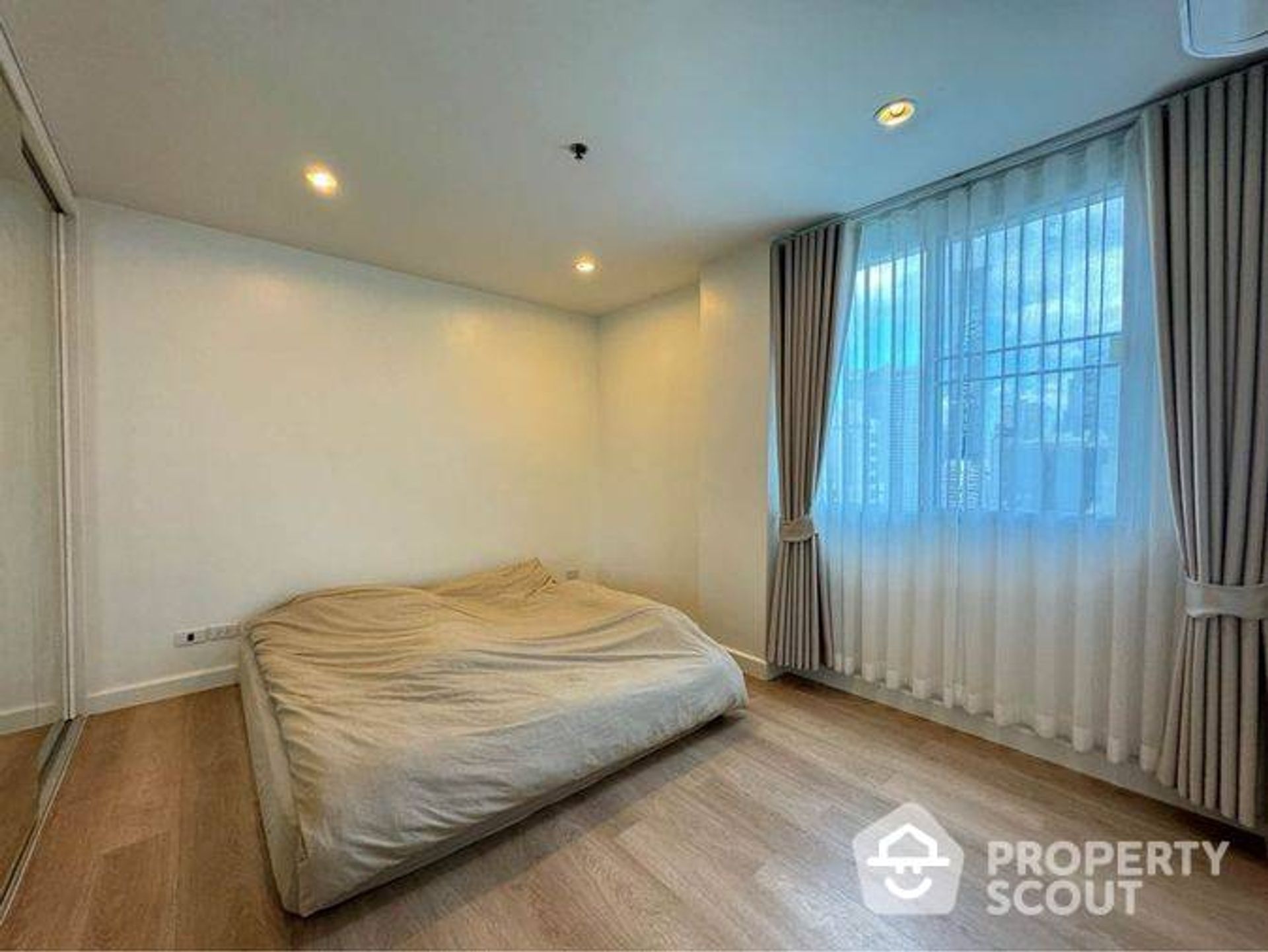 Condominium in Bang Rak, Krung Thep Maha Nakhon 12640313