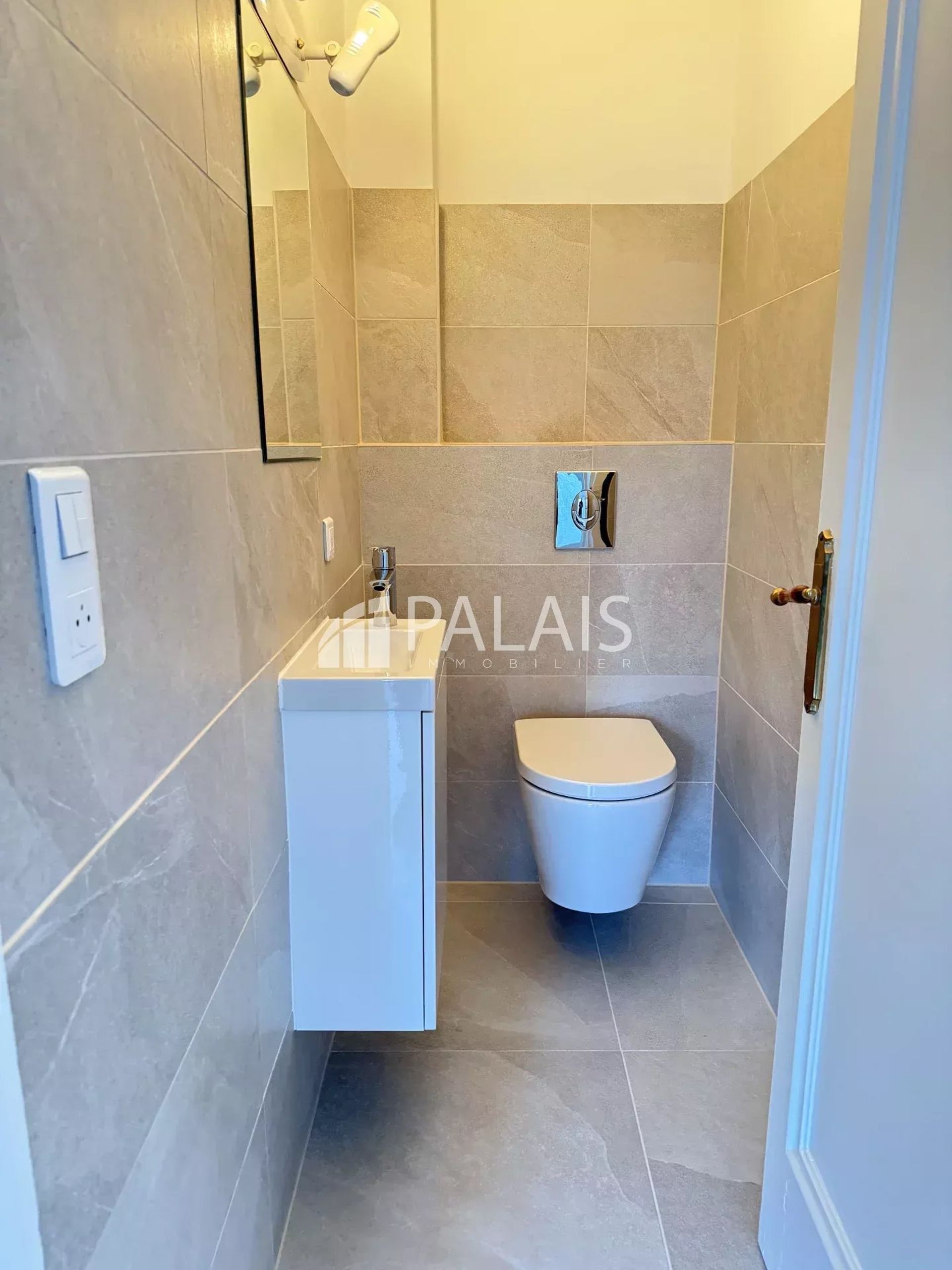 Condominium in Nice, Alpes-Maritimes 12641672