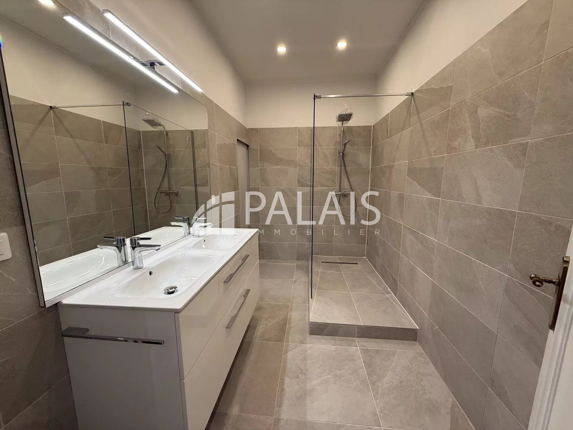 Condominium in Nice, Alpes-Maritimes 12641672