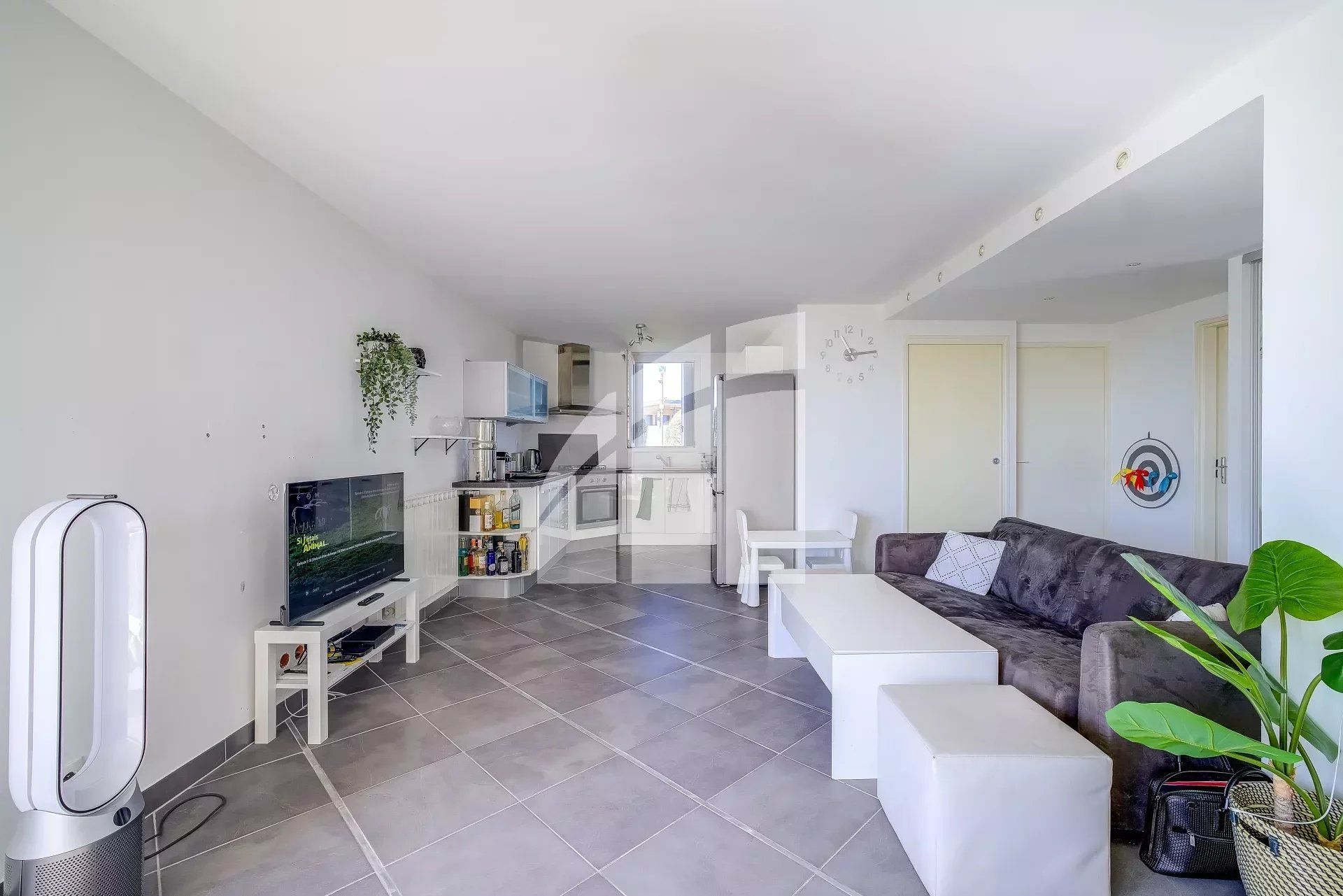 Condominium in Saint-Isidore, Provence-Alpes-Cote d'Azur 12641834