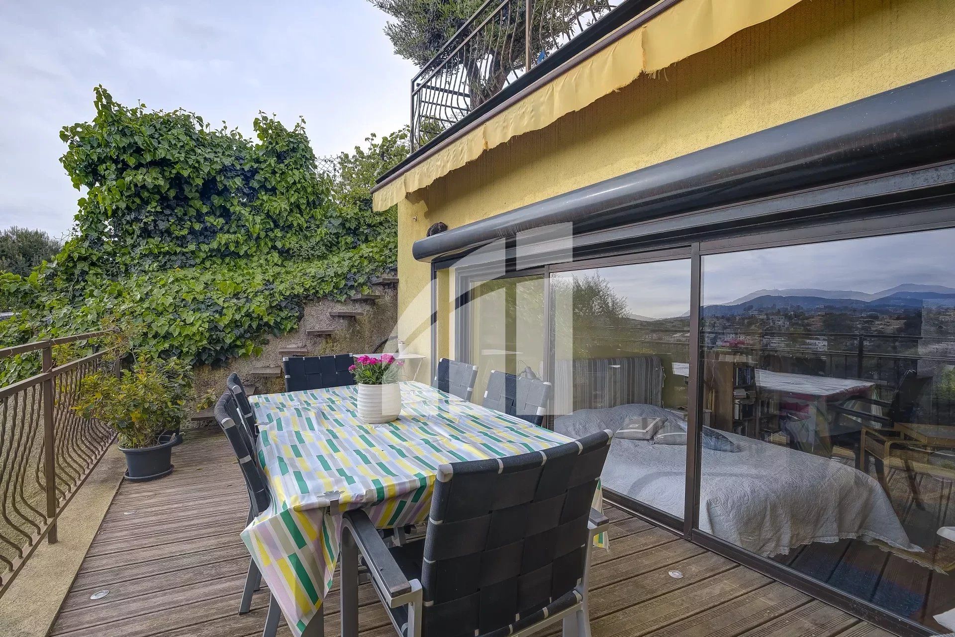 Condominium dans La Madeleine, Provence-Alpes-Cote d'Azur 12641845