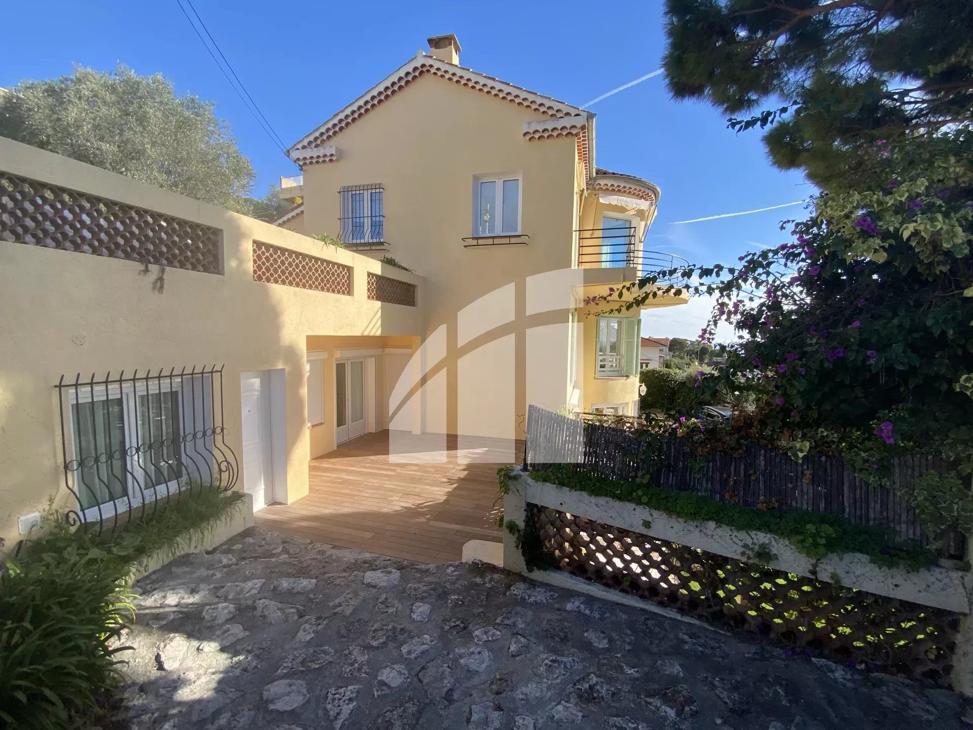 Condominium dans Villefranche-sur-Mer, Alpes-Maritimes 12641933