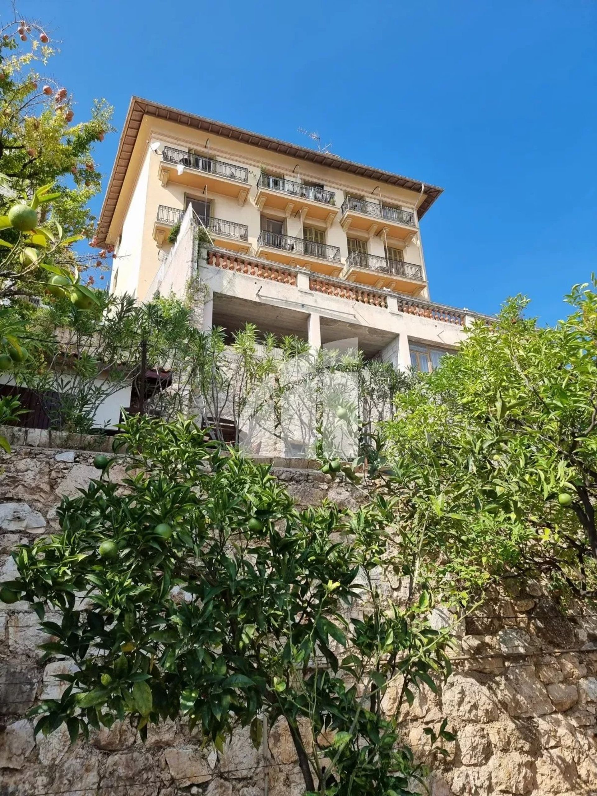 Huis in Roquebrune, Provence-Alpes-Côte d'Azur 12641967