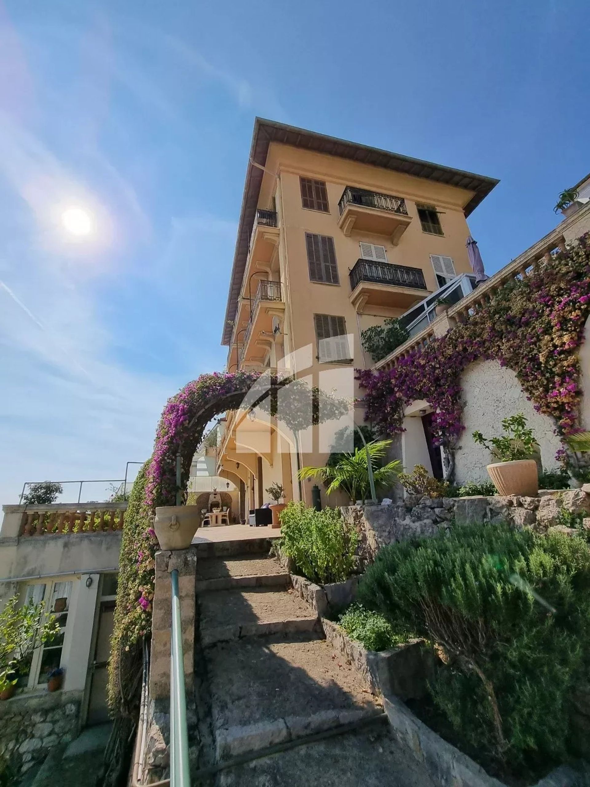 Huis in Roquebrune, Provence-Alpes-Côte d'Azur 12641967