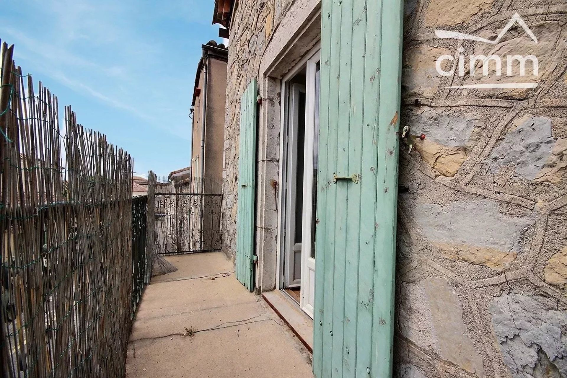 Outro no Villeneuve-de-Berg, Ardèche 12642965