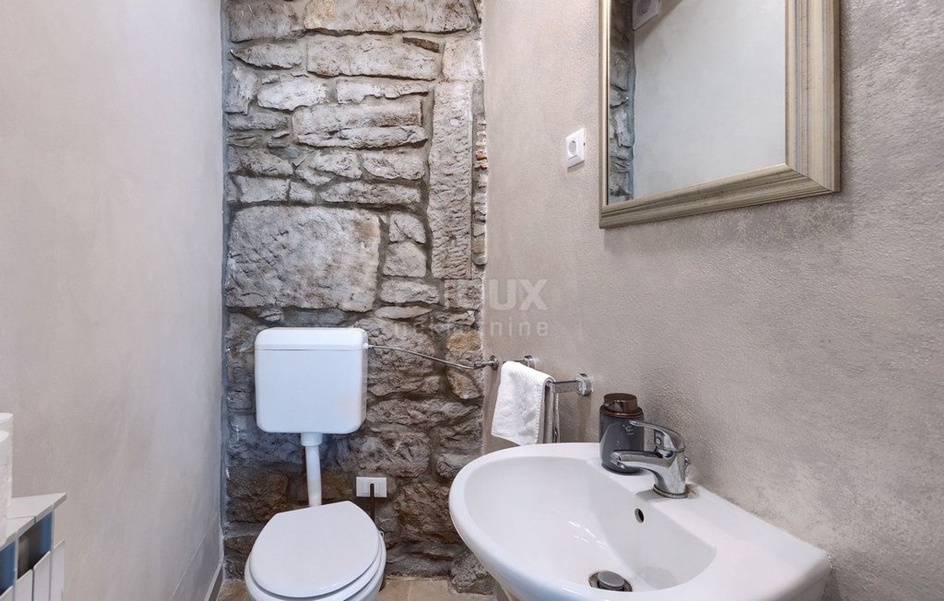 casa en Buzet, Istria County 12644301