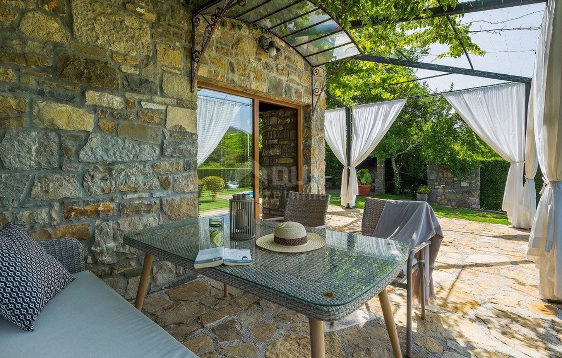 casa en Buzet, Istria County 12644301