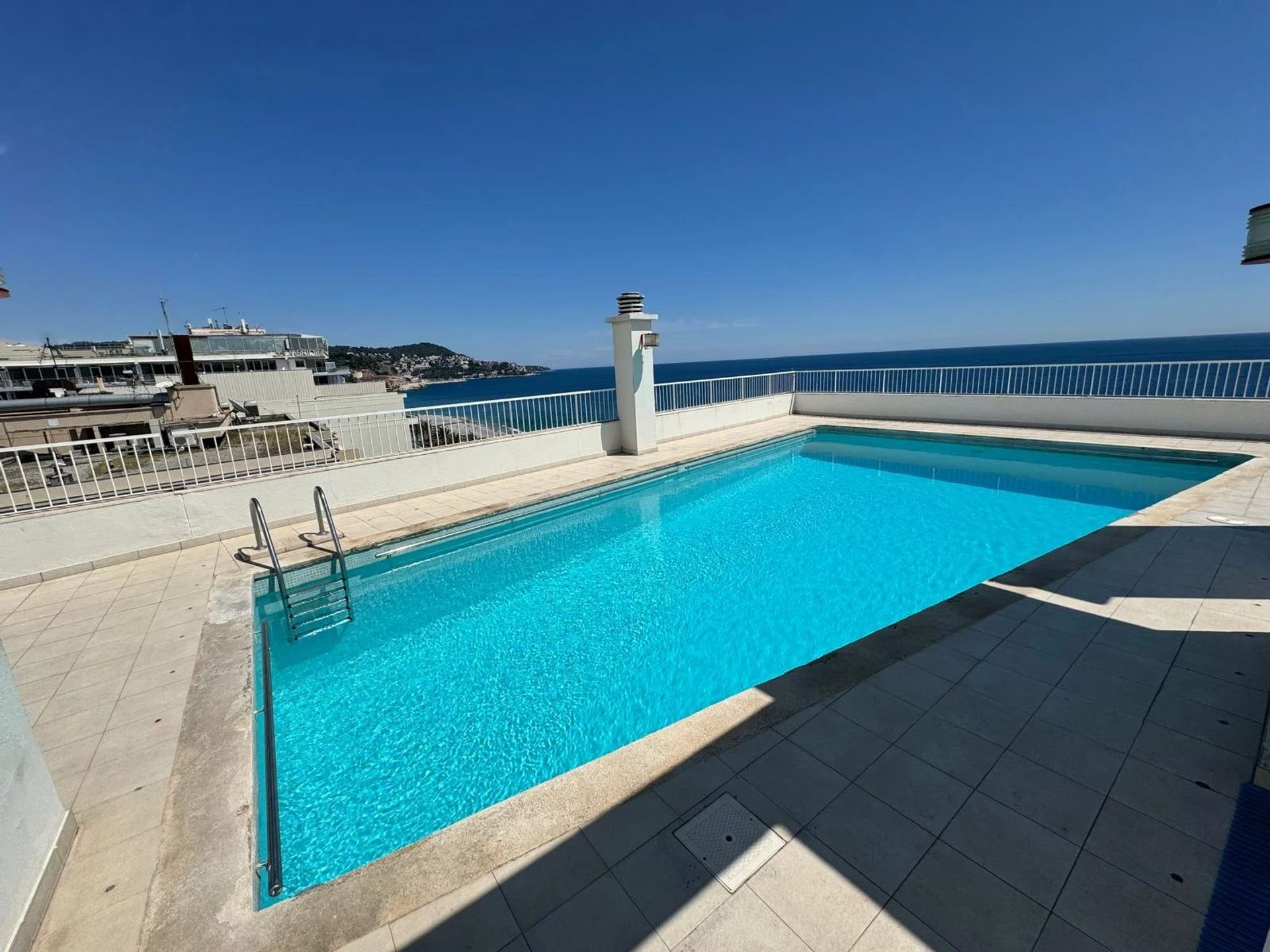 Condominium in Nice, Alpes-Maritimes 12644977