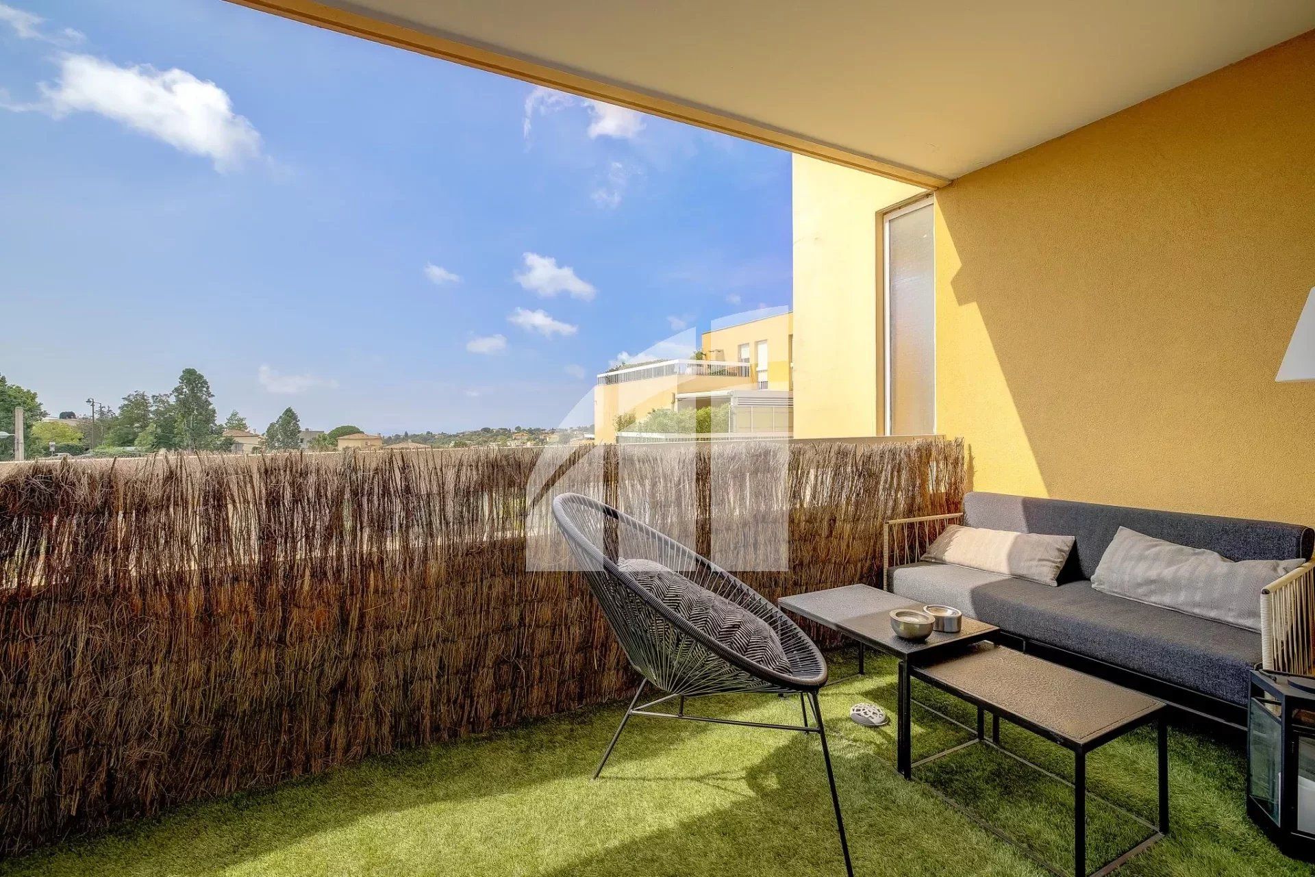 Condominium in La Madeleine, Provence-Alpes-Côte d'Azur 12645690