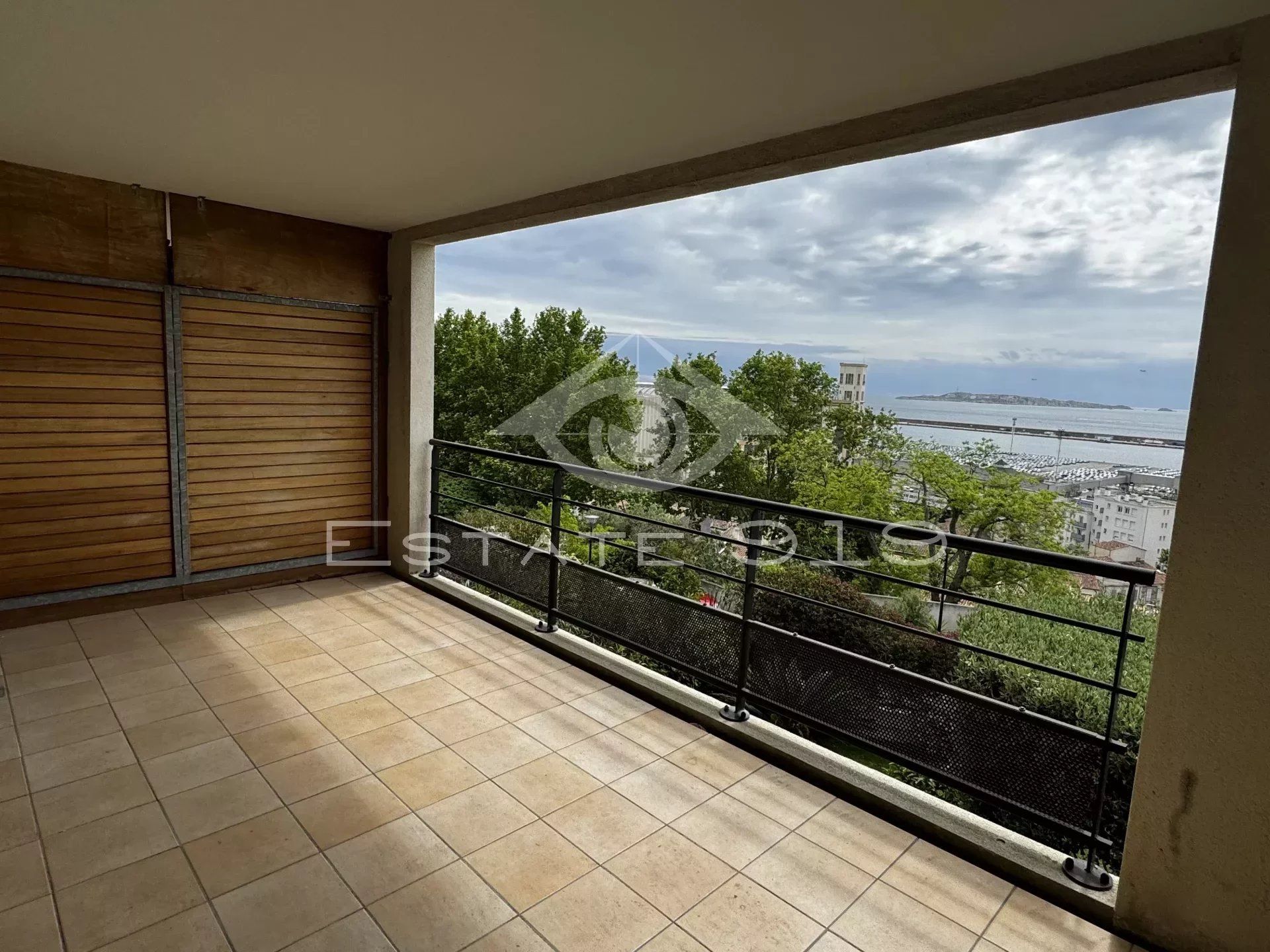 Osakehuoneisto sisään Saint-Andre, Provence-Alpes-Cote d'Azur 12646574