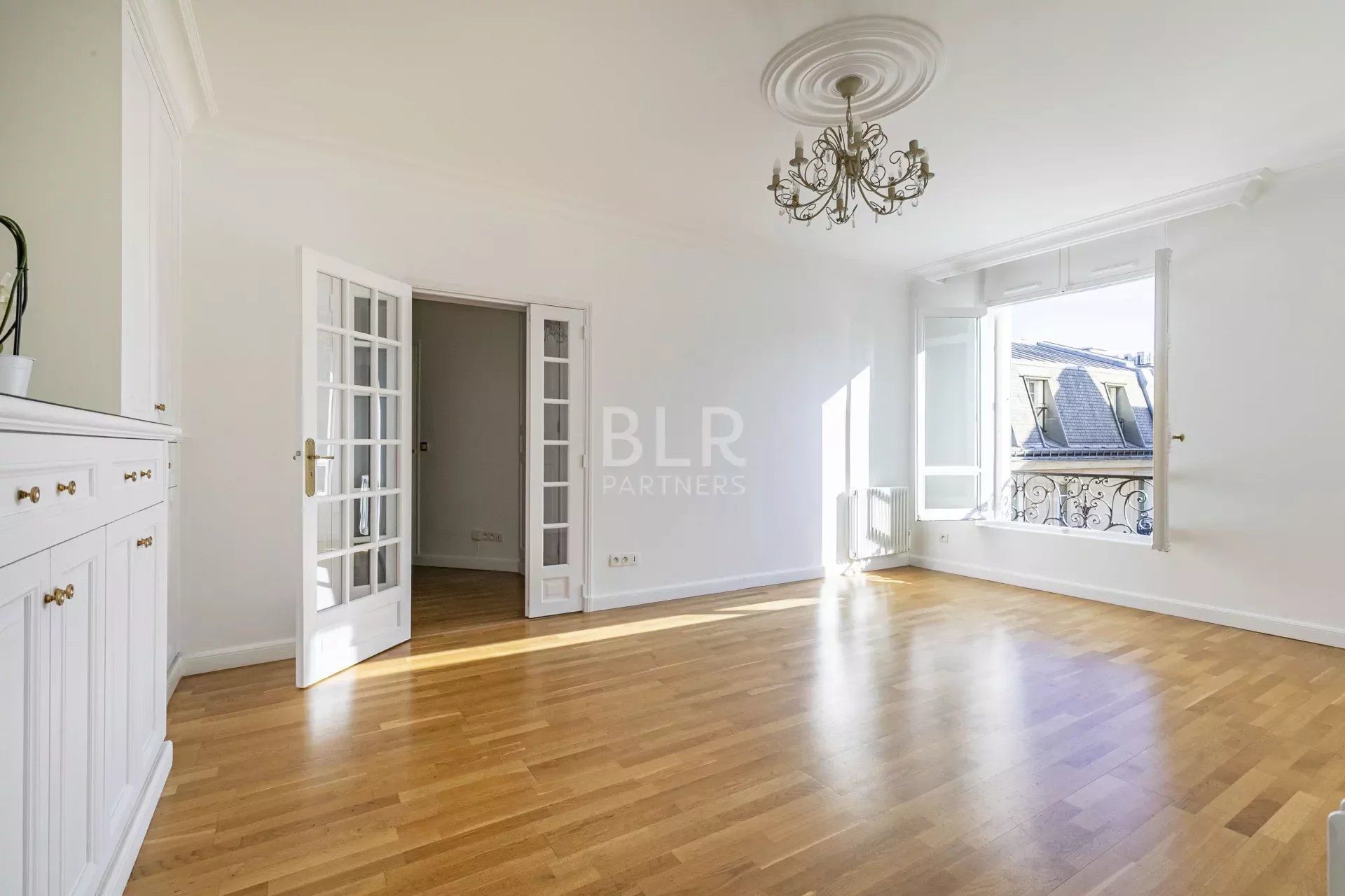 Condominium in Clichy, Ile-de-France 12647230