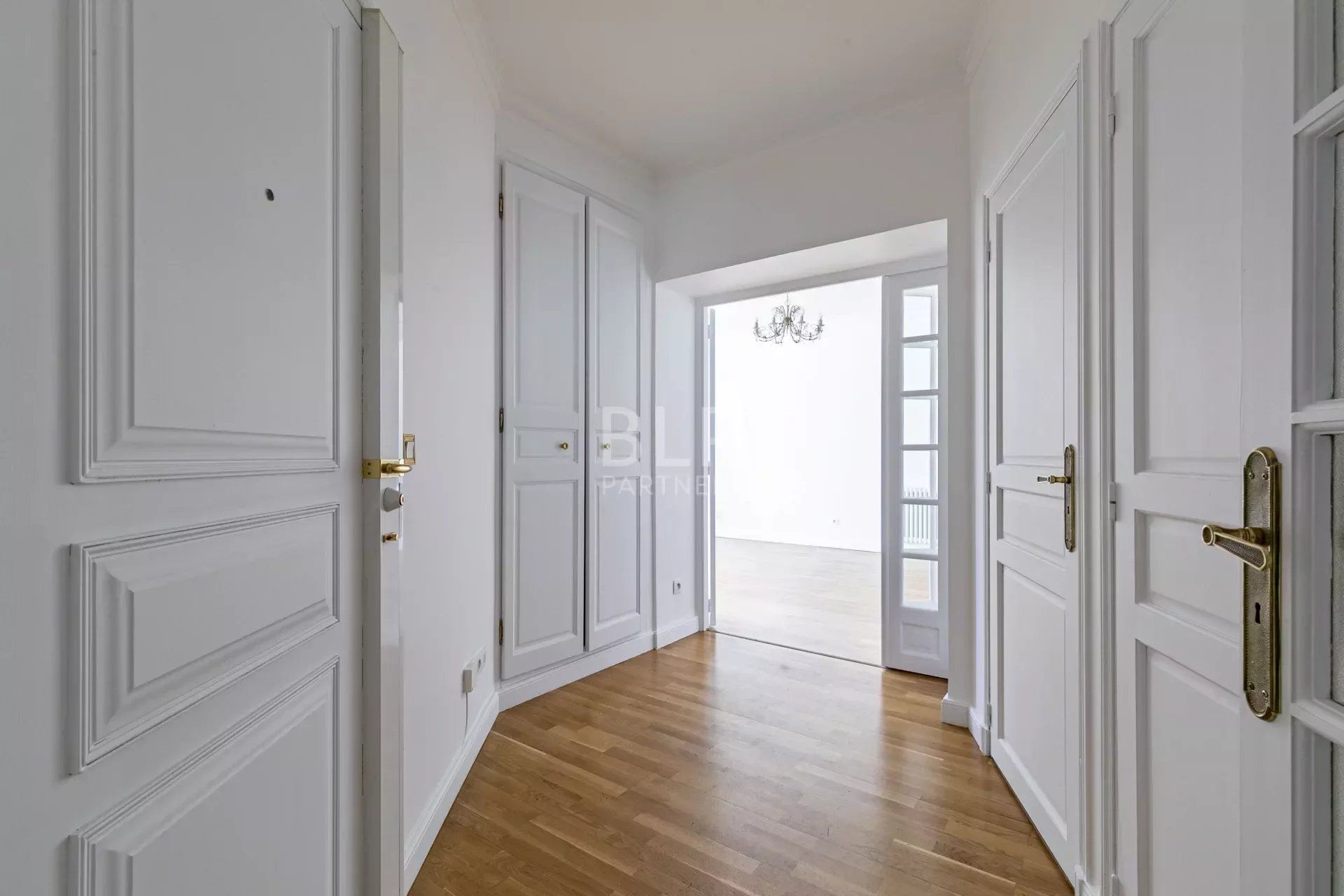 Condominium in Clichy, Ile-de-France 12647230