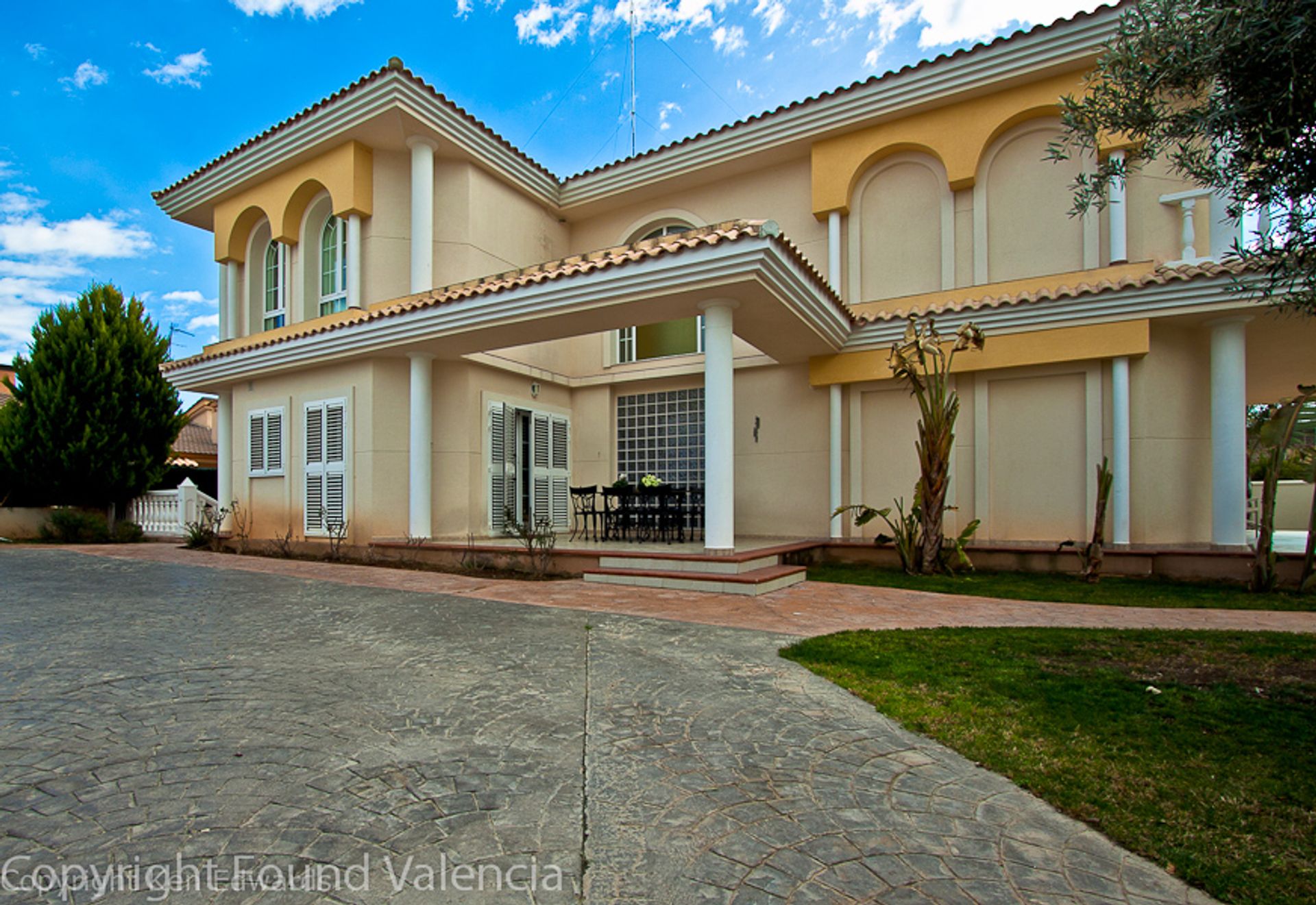 Huis in La Eliana, Valencia 12647376