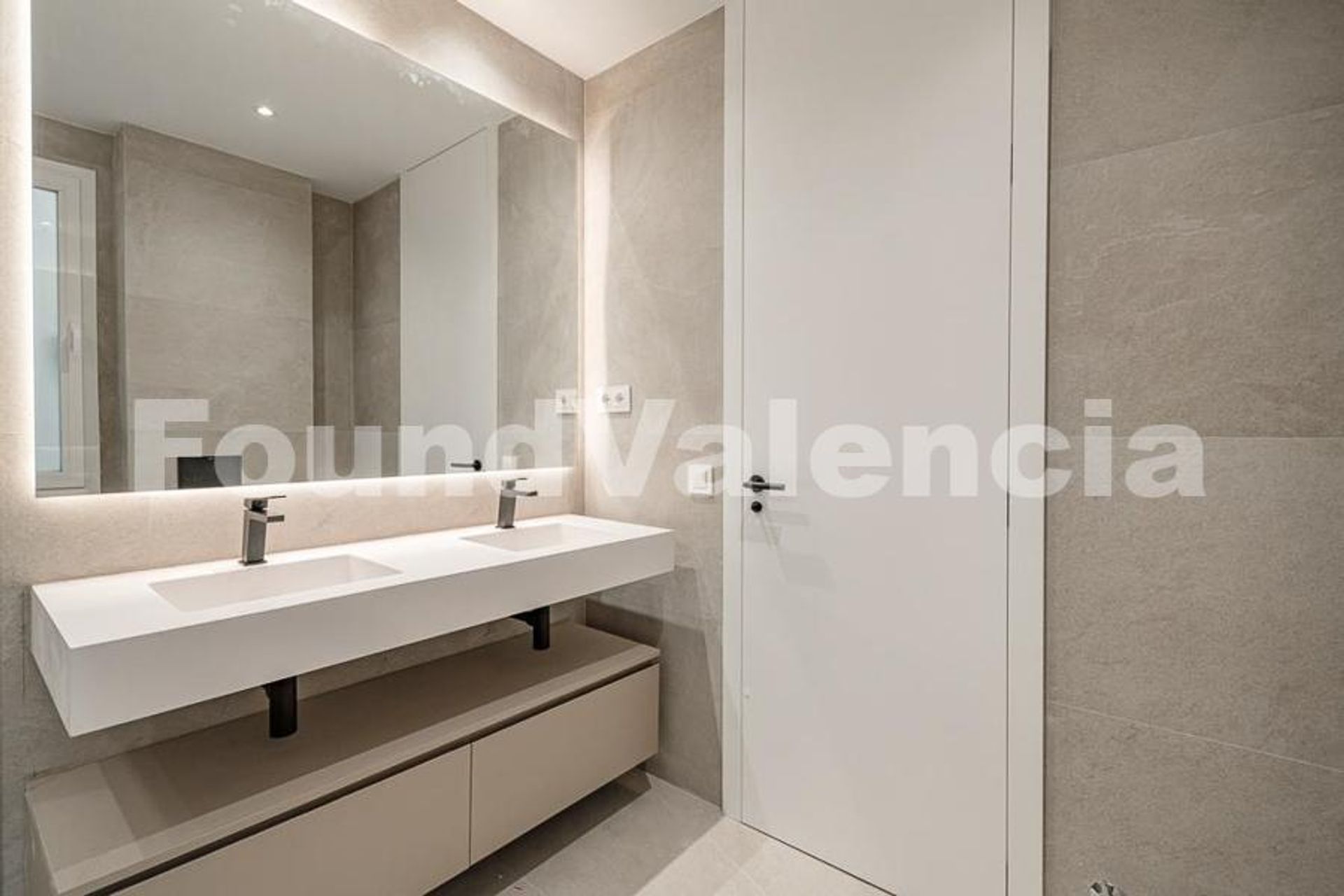 Condominio en Madrid, Comunidad de Madrid 12647469