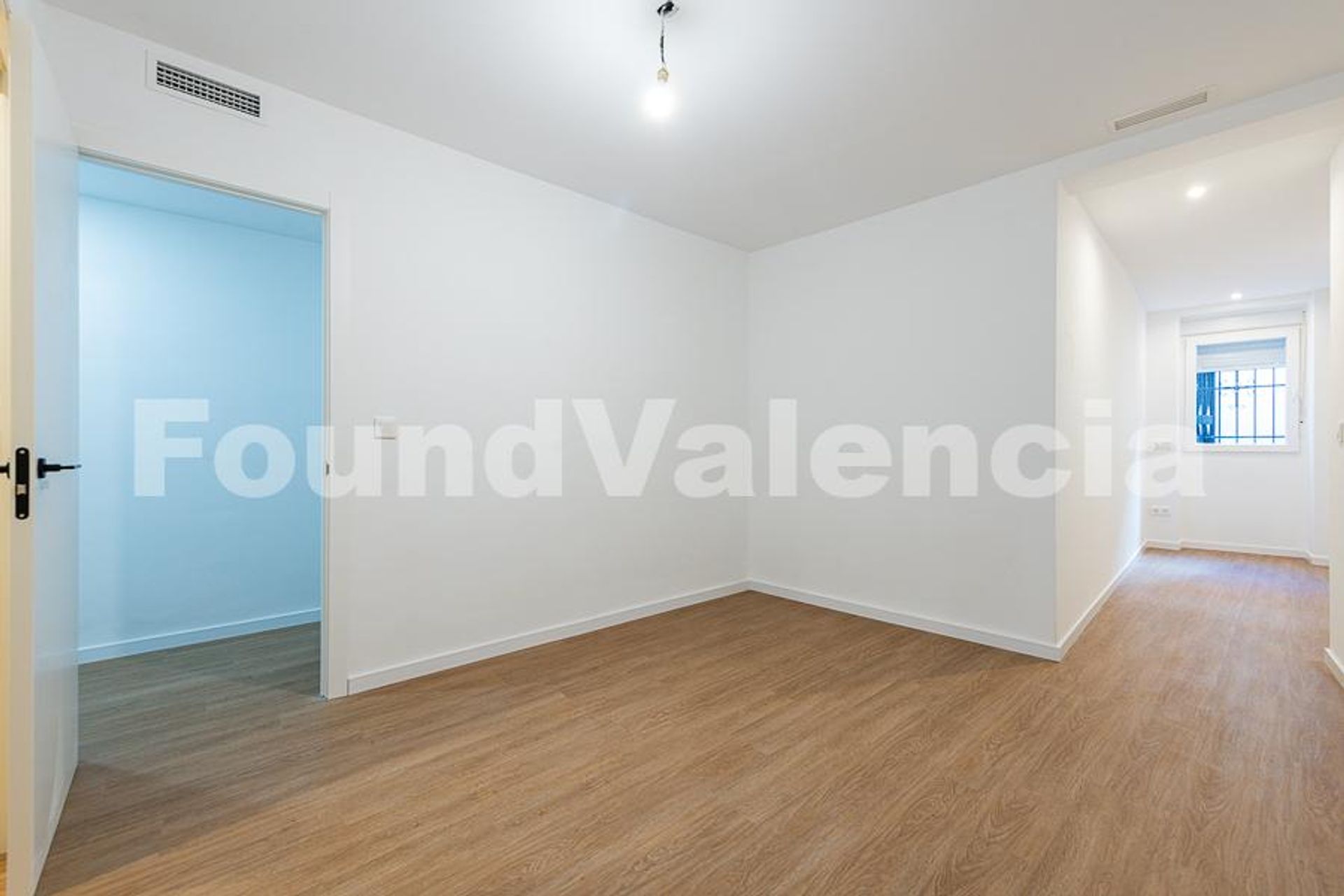 Condominium in València, Comunidad Valenciana 12647475