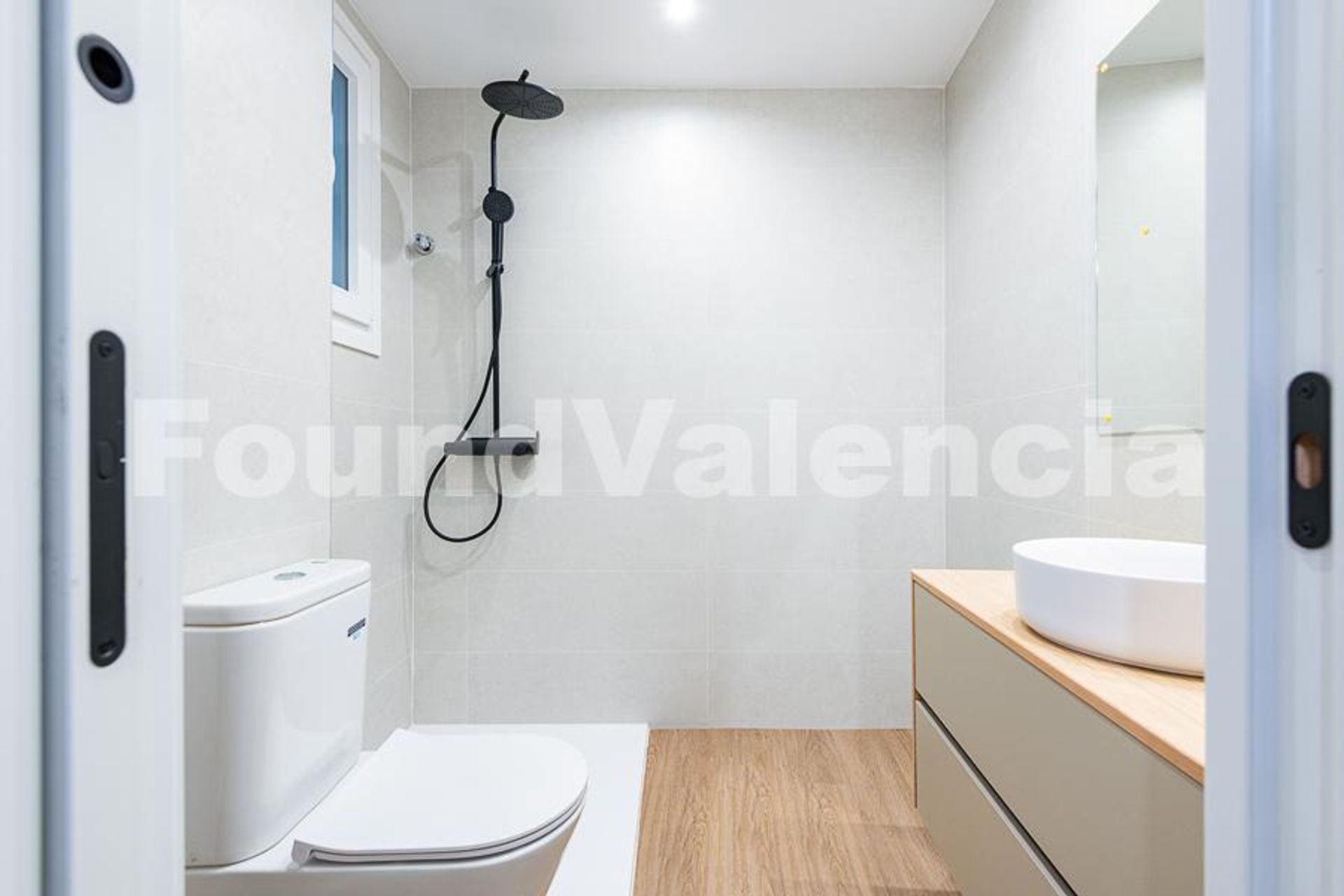 Condominium in València, Comunidad Valenciana 12647475