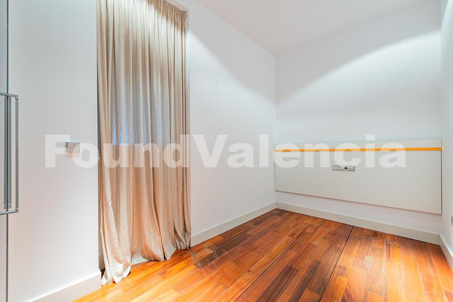 Condominium in València, Comunidad Valenciana 12647477