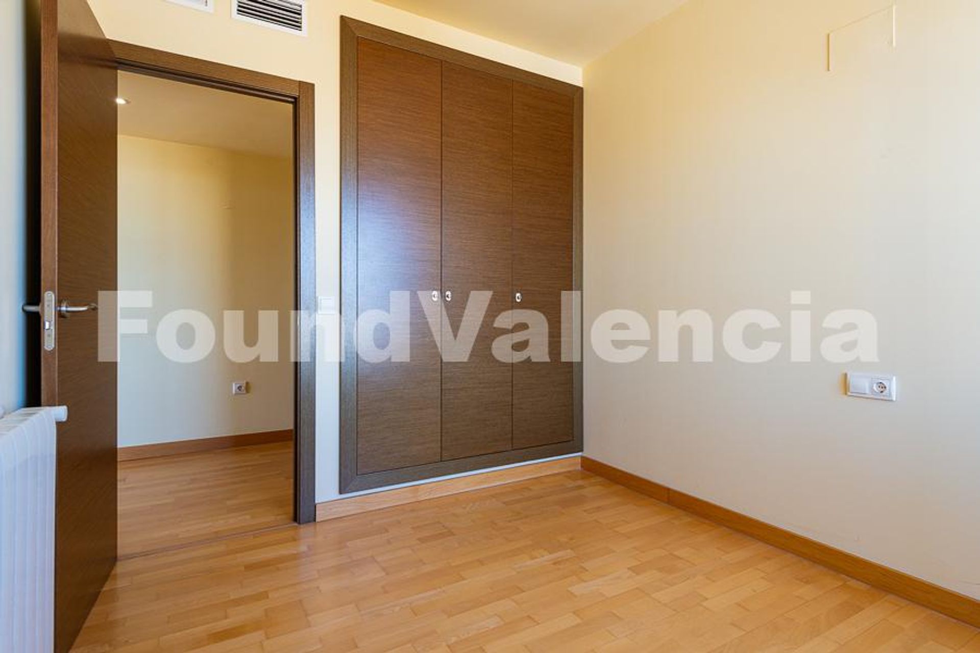 Condominium in València, Comunidad Valenciana 12647505