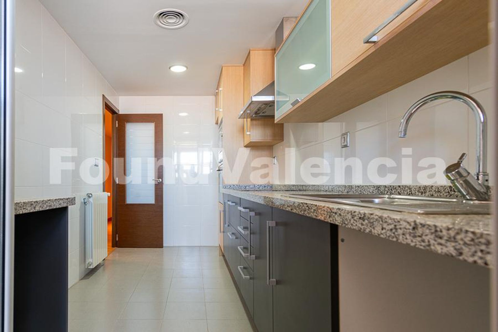 Condominium in València, Comunidad Valenciana 12647505