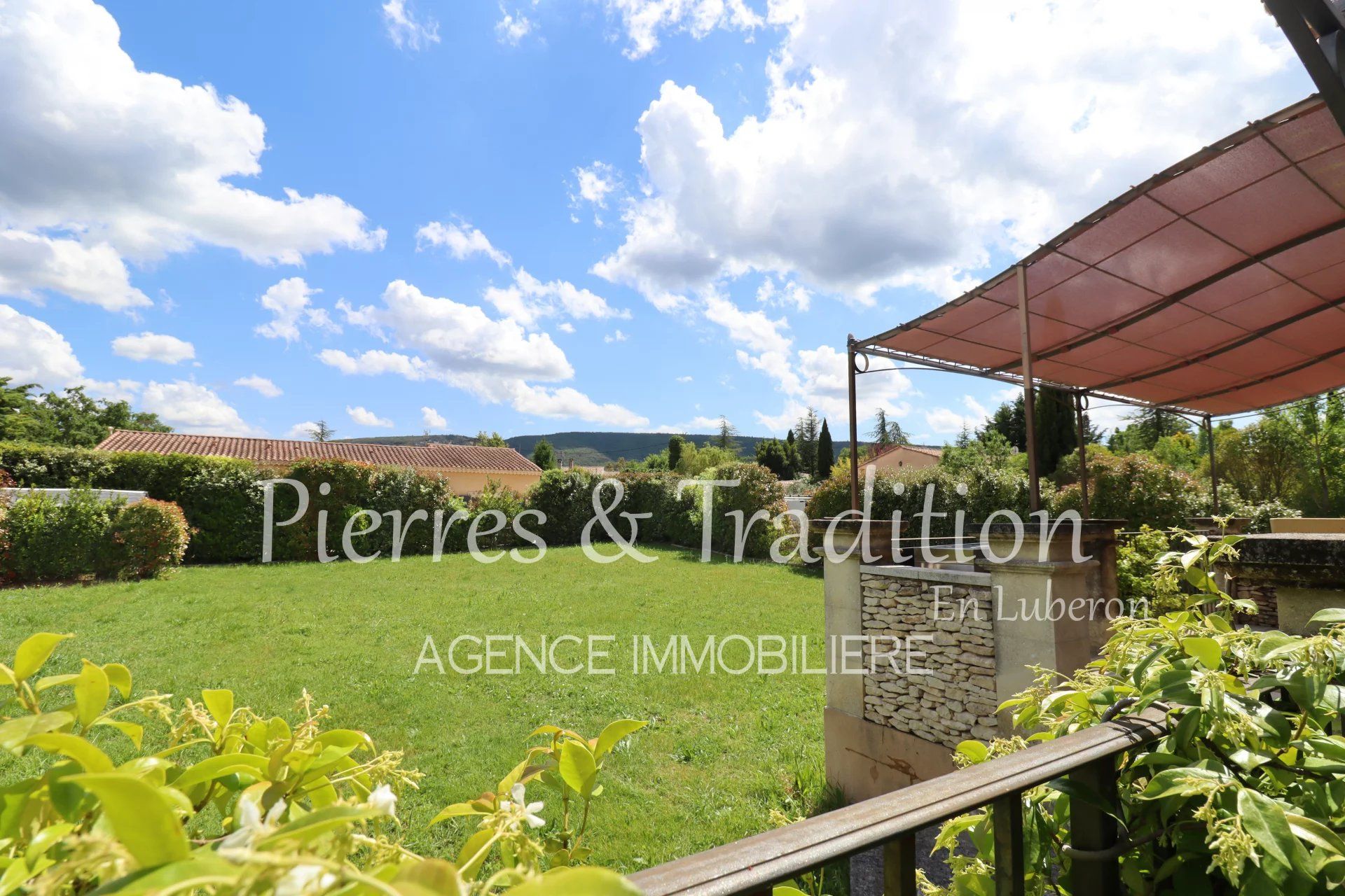 Huis in Lacoste, Provence-Alpes-Cote d'Azur 12648433