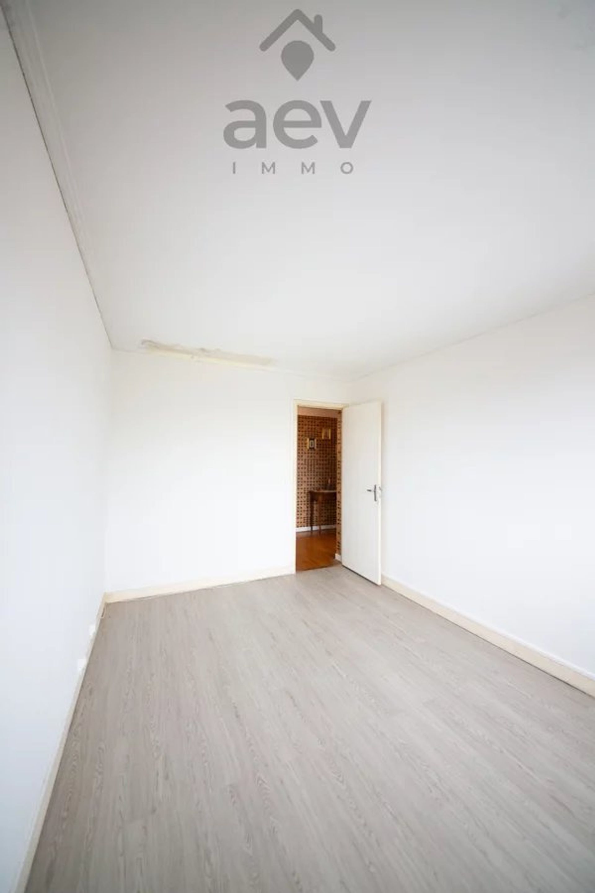 Condominium in Montreuil, Seine-Saint-Denis 12649278