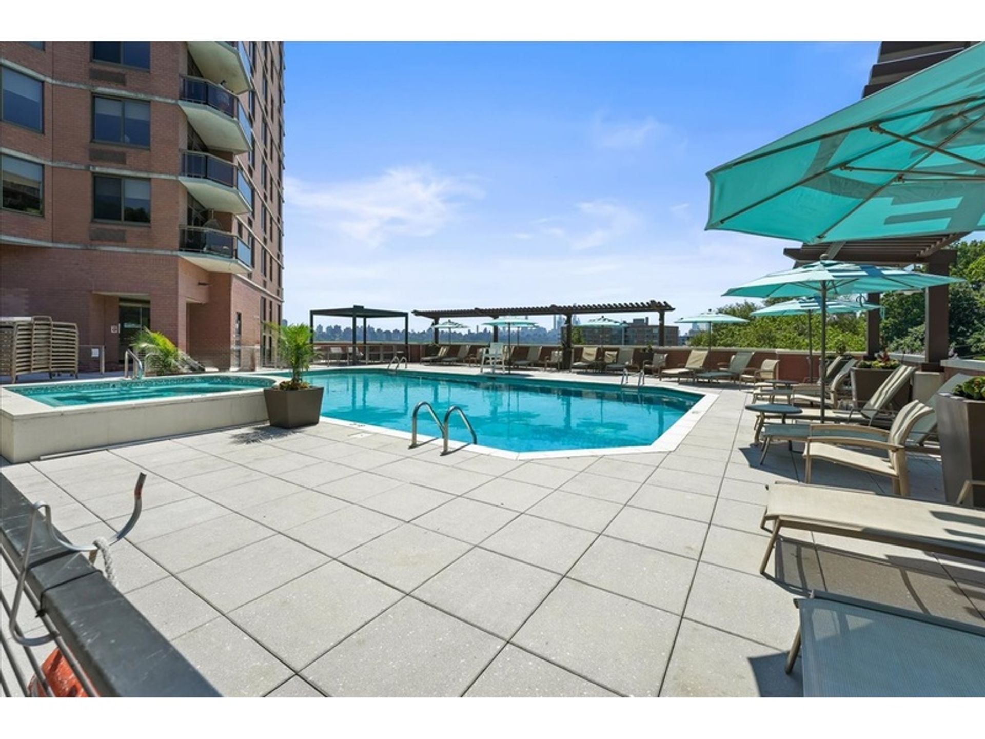 Condominio en Edgewater, New Jersey 12650037