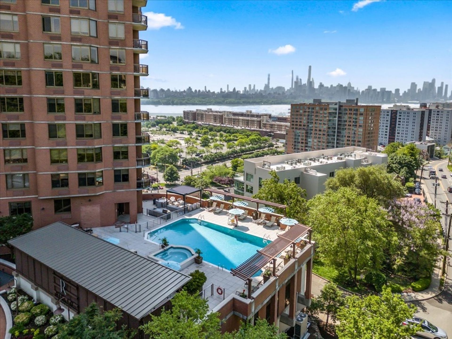 Condominio en Edgewater, New Jersey 12650037