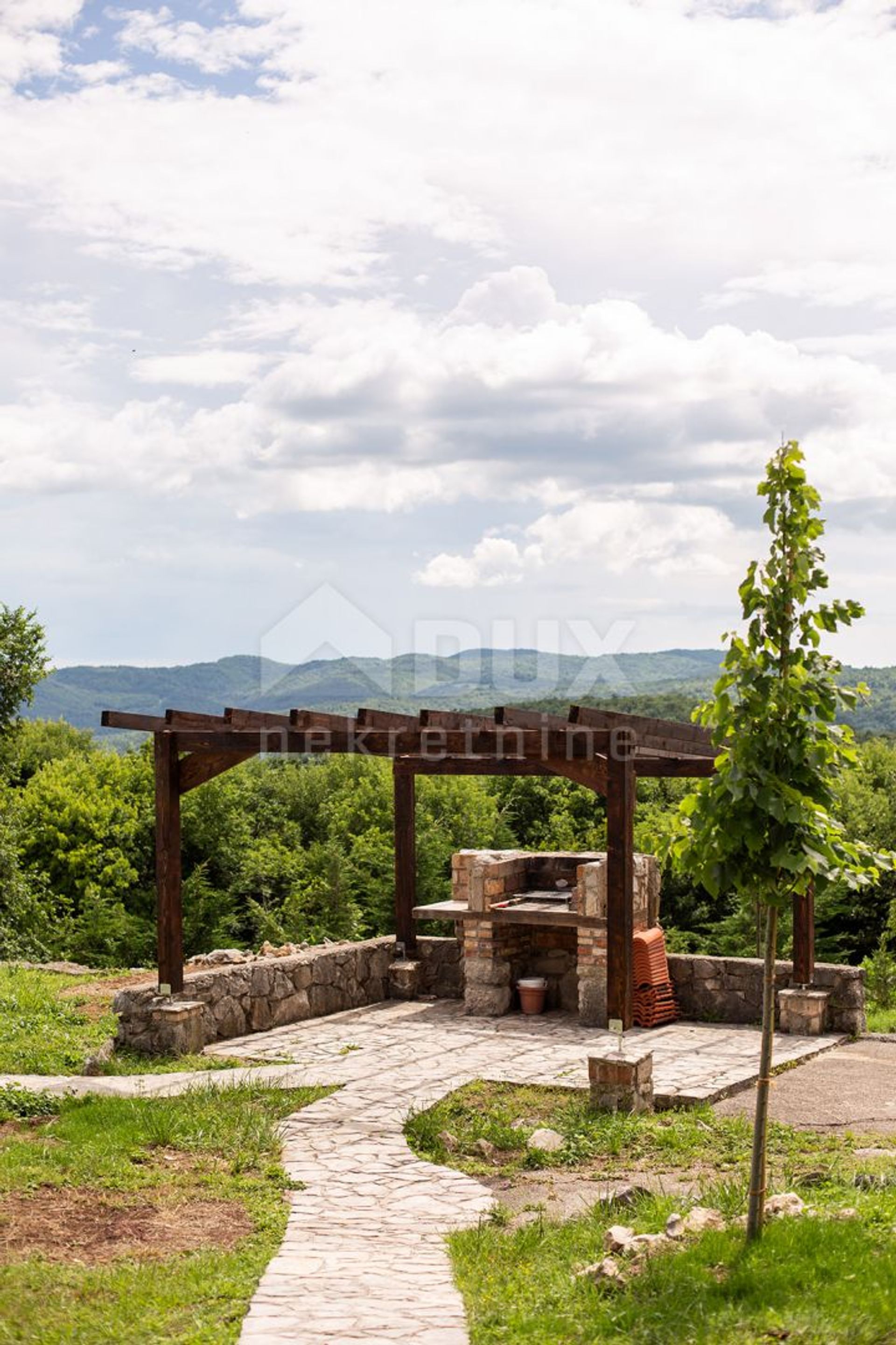 Talo sisään Lupoglav, Istria County 12651313