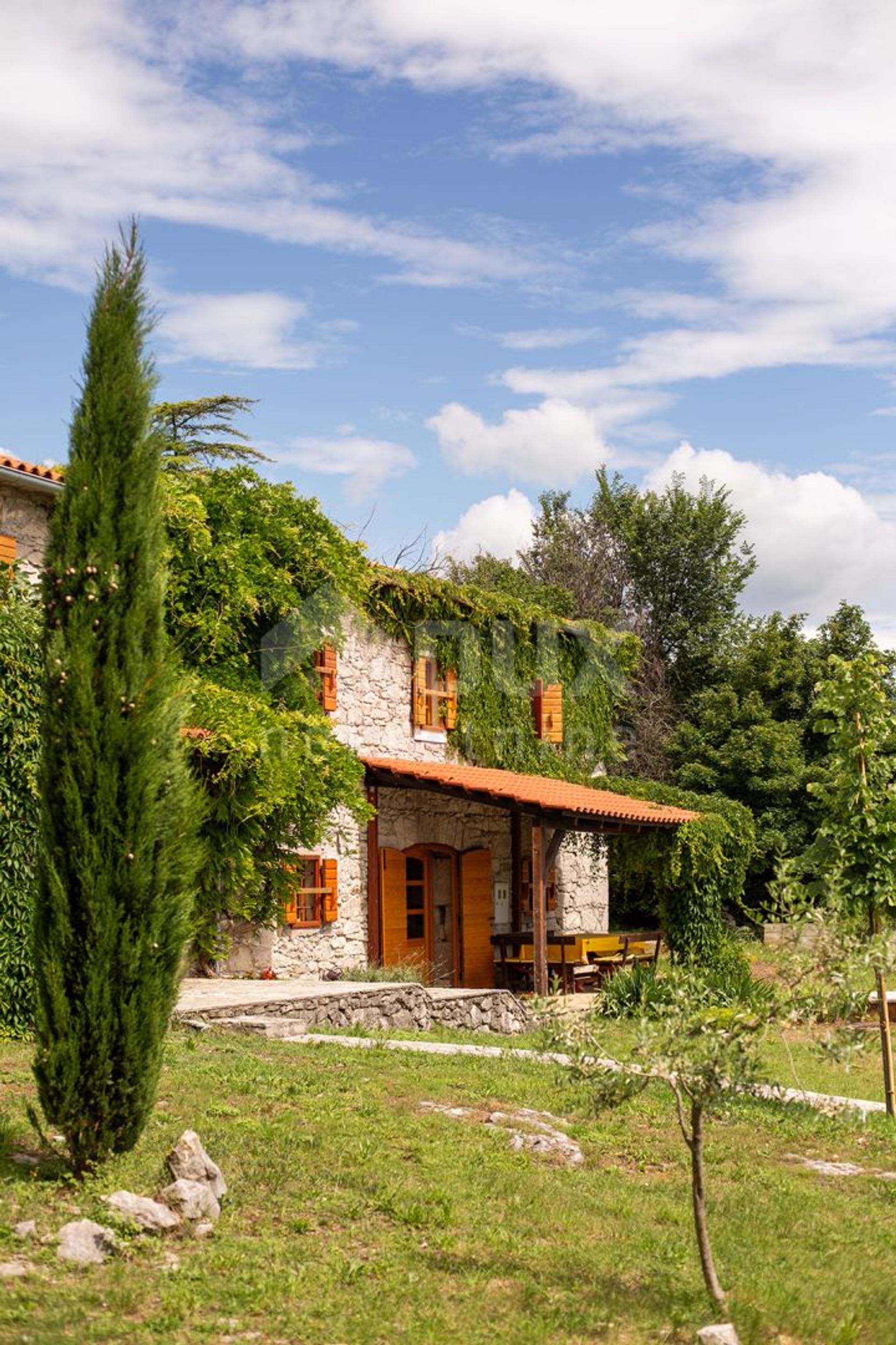 casa en Lupoglav, Istarska Županija 12651313