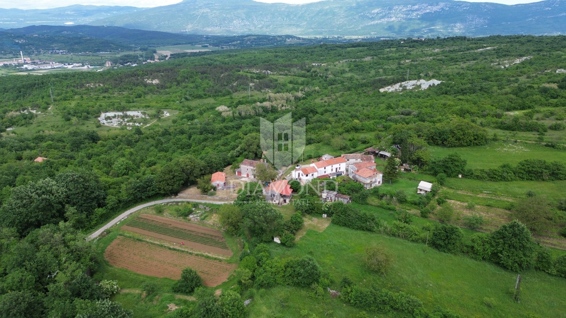 Jord i Labin, Istria County 12652884