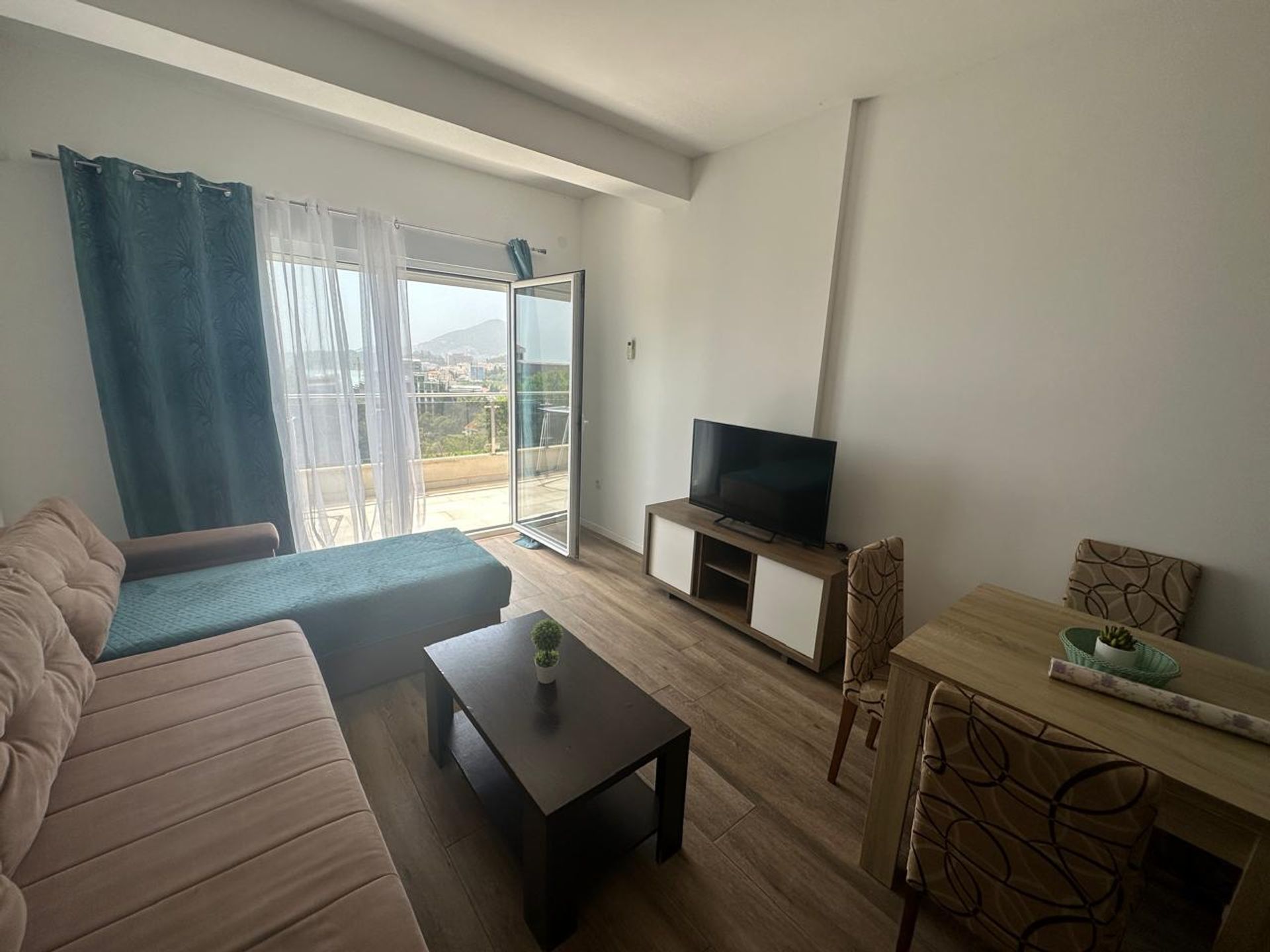 Condominio en Budva, Budva 12655125