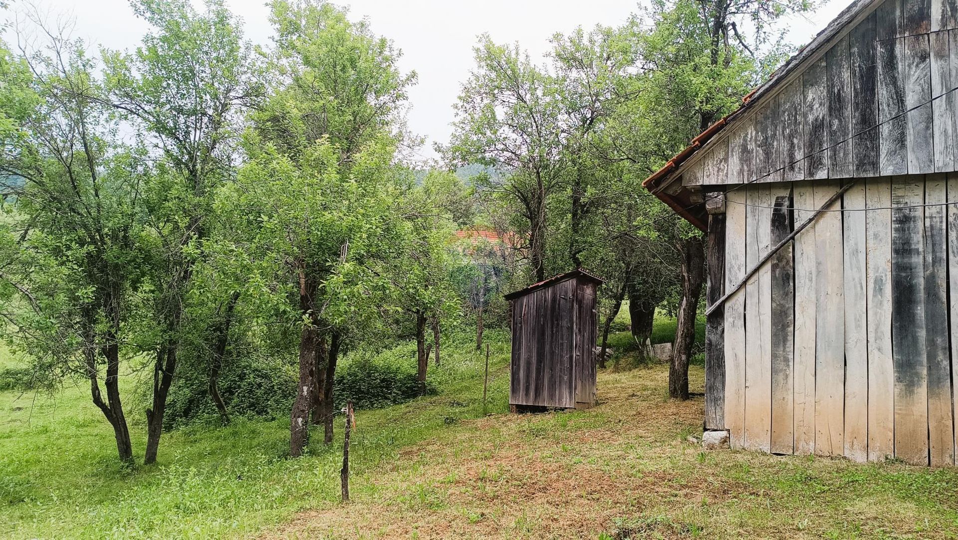 房子 在 Tržić Primišljanski, Karlovačka županija 12660643