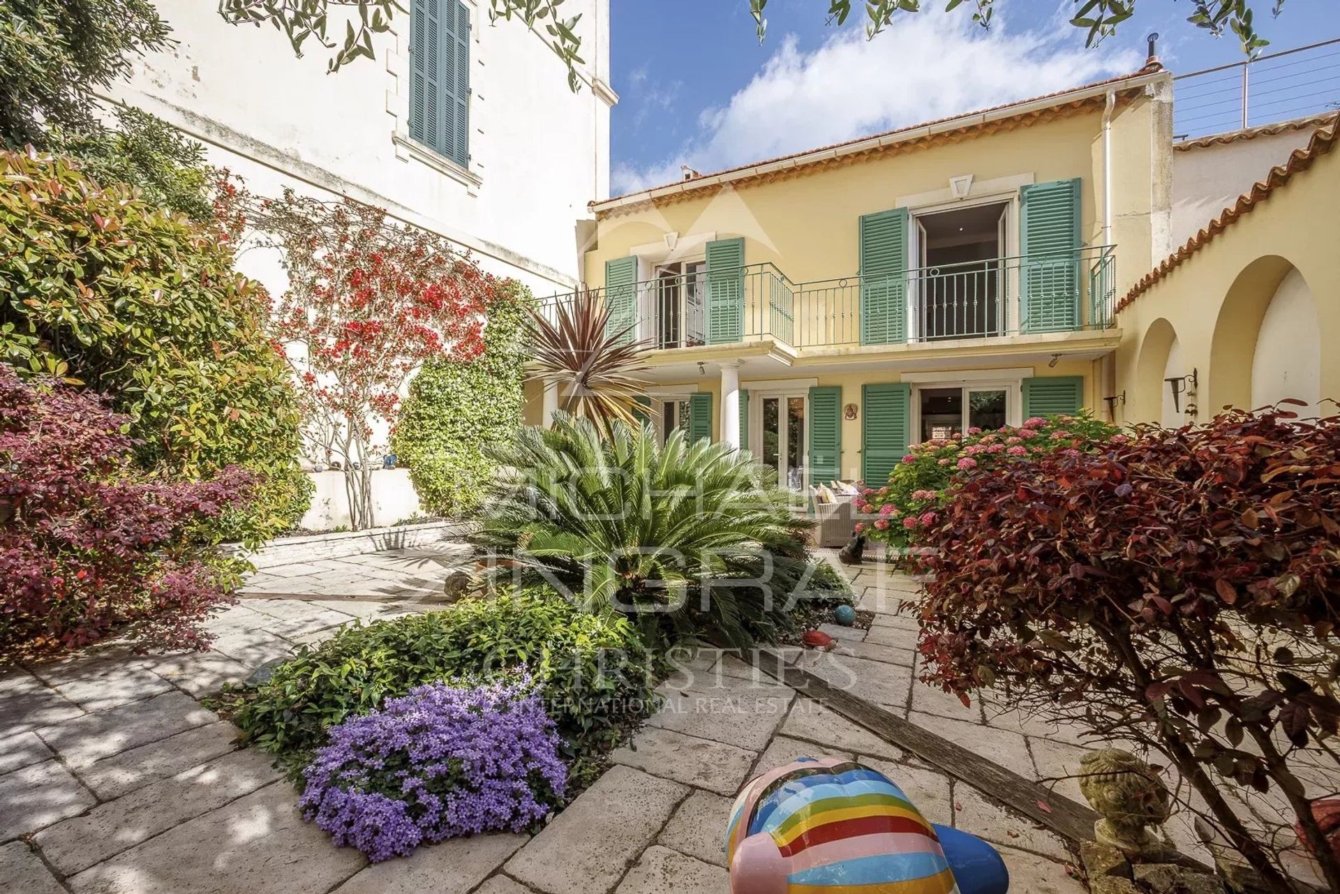 Residential in Cannes, Alpes-Maritimes 12664399