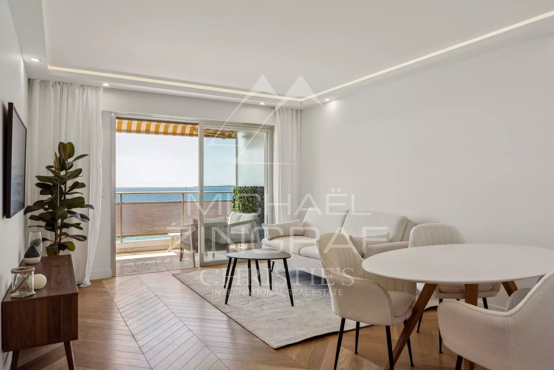 Condominio en Juan-les-Pins, Alpes-Maritimes 12664401