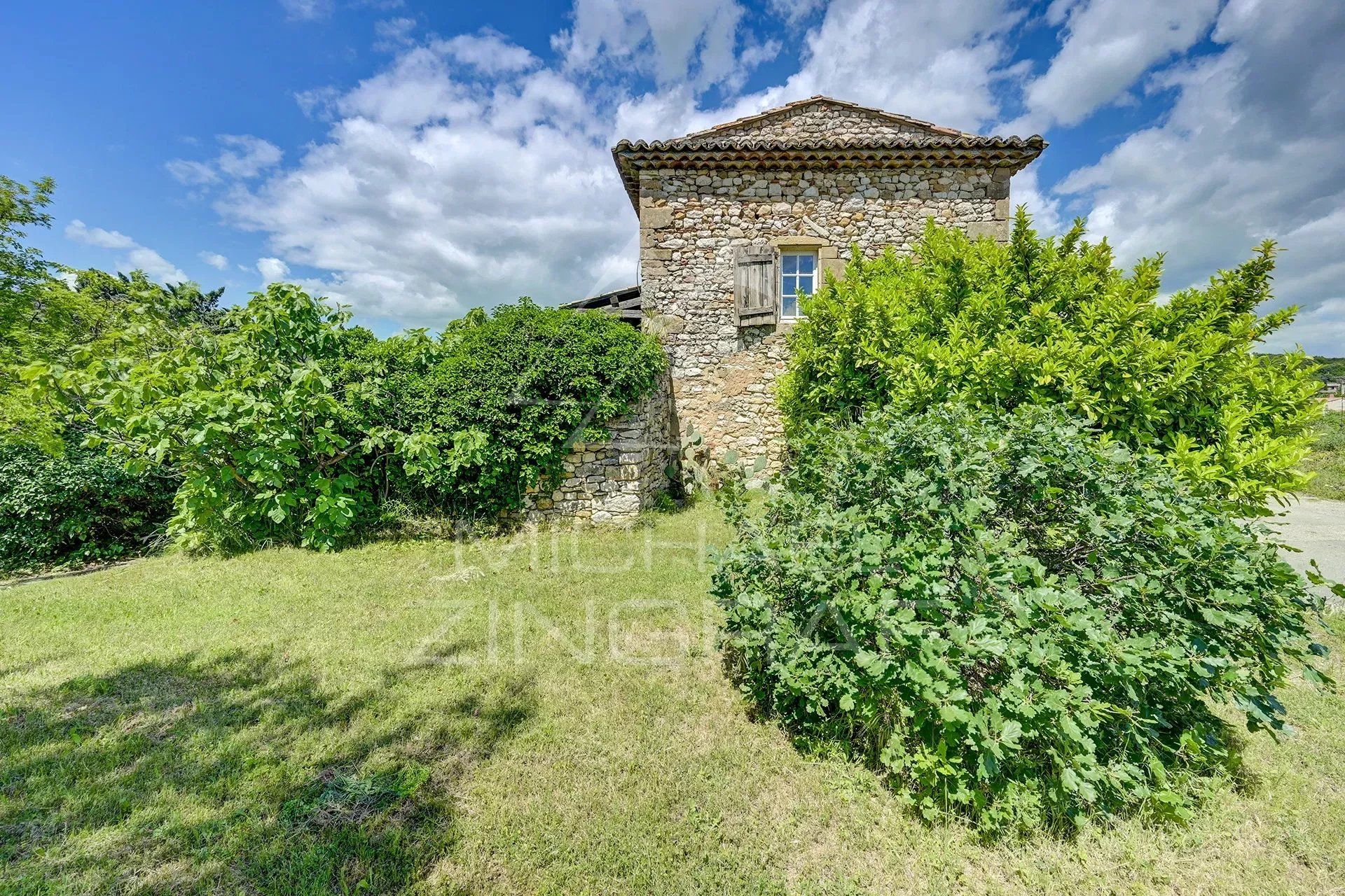 Annen i Uzès, Gard 12664454