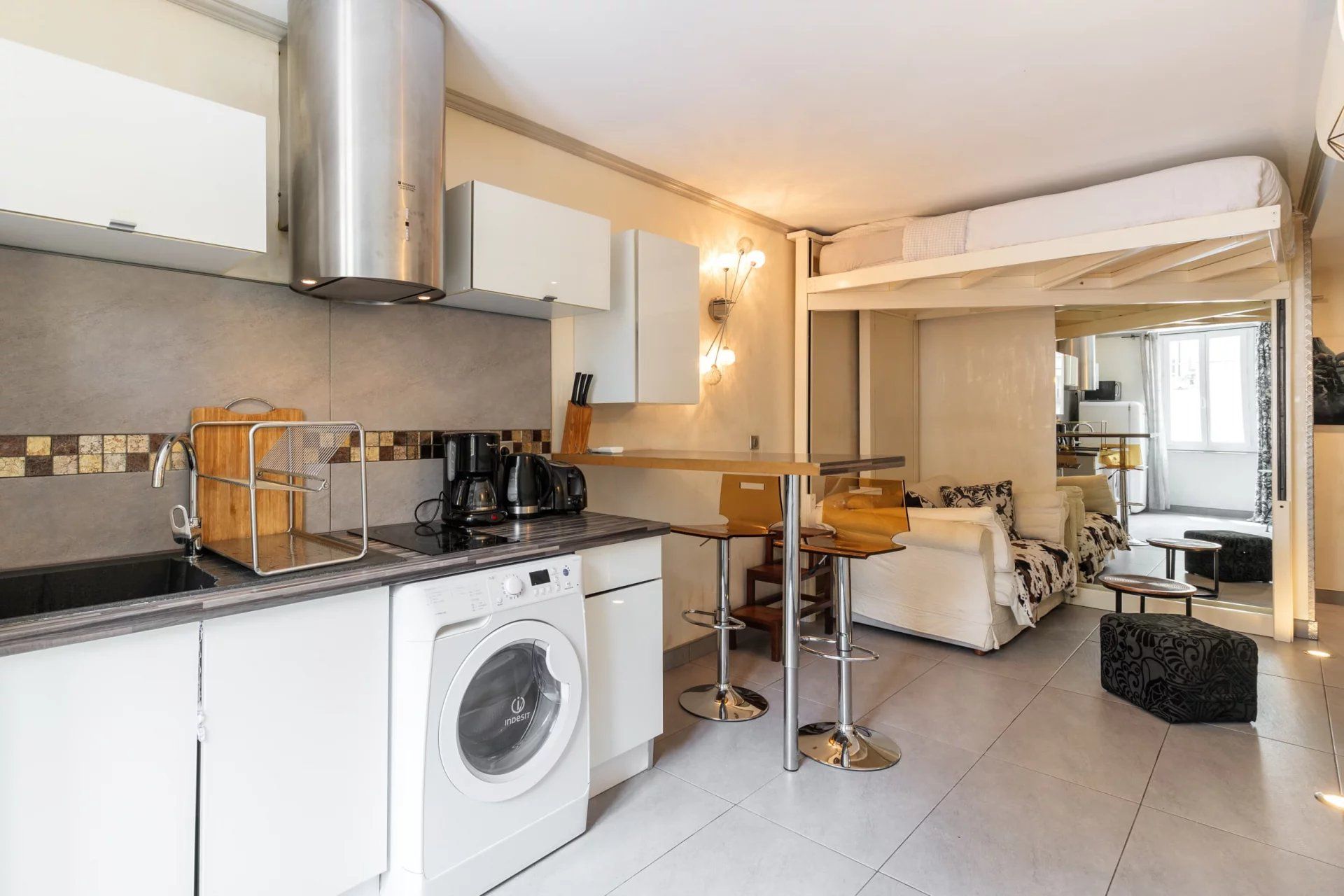 Condominium in Nice, Alpes-Maritimes 12664500