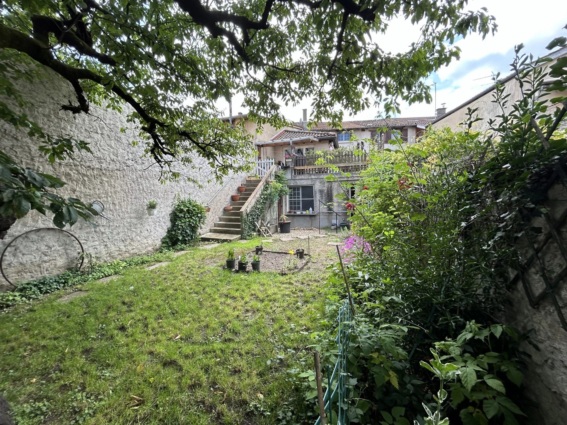 Multiple Houses in Belleville-en-Beaujolais, Rhône 12664656