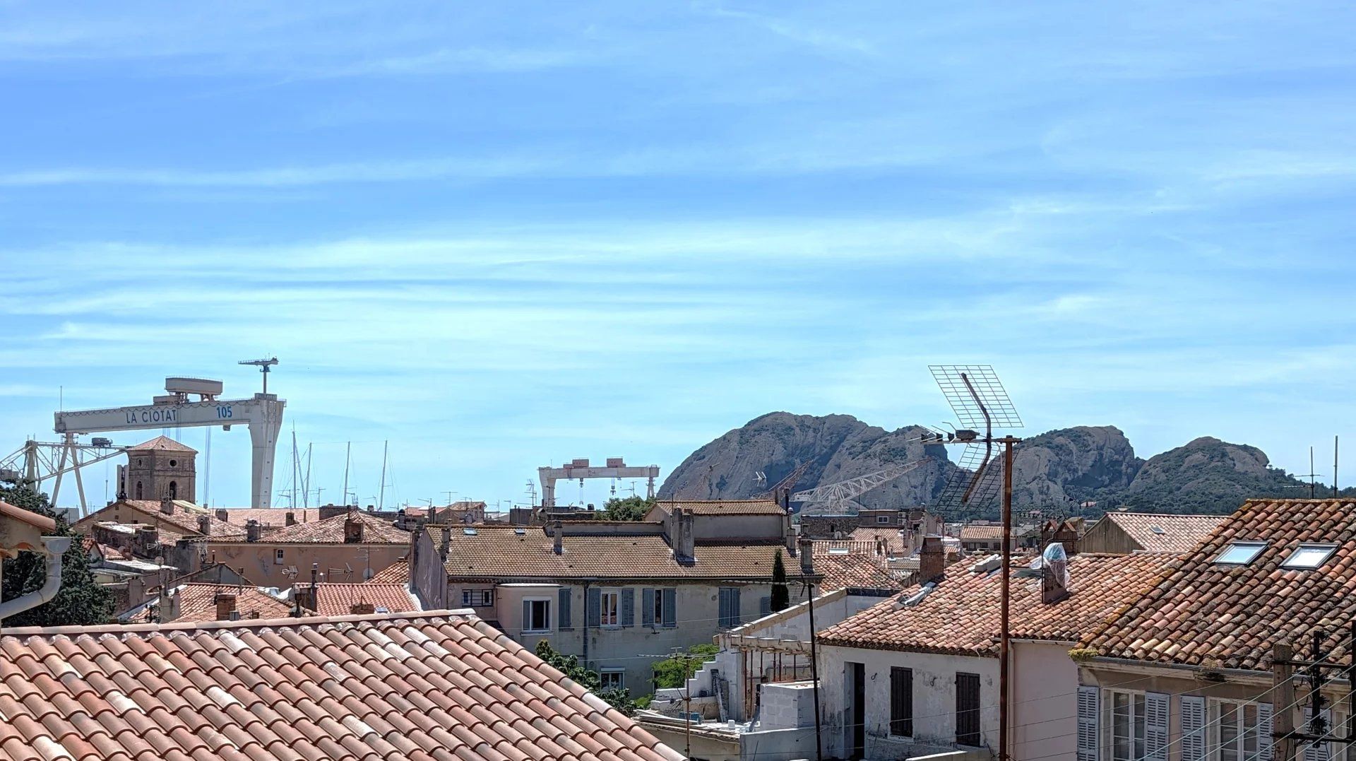 Condomínio no La Ciotat, Bouches-du-Rhône 12664695