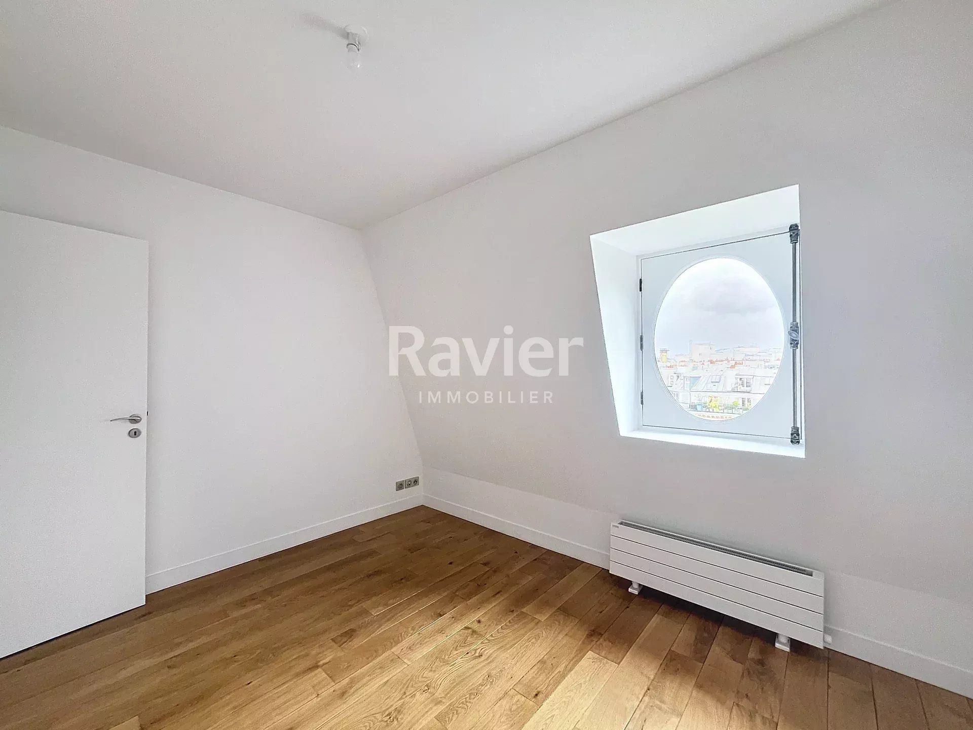 Condominium in Clichy, Ile-de-France 12664834