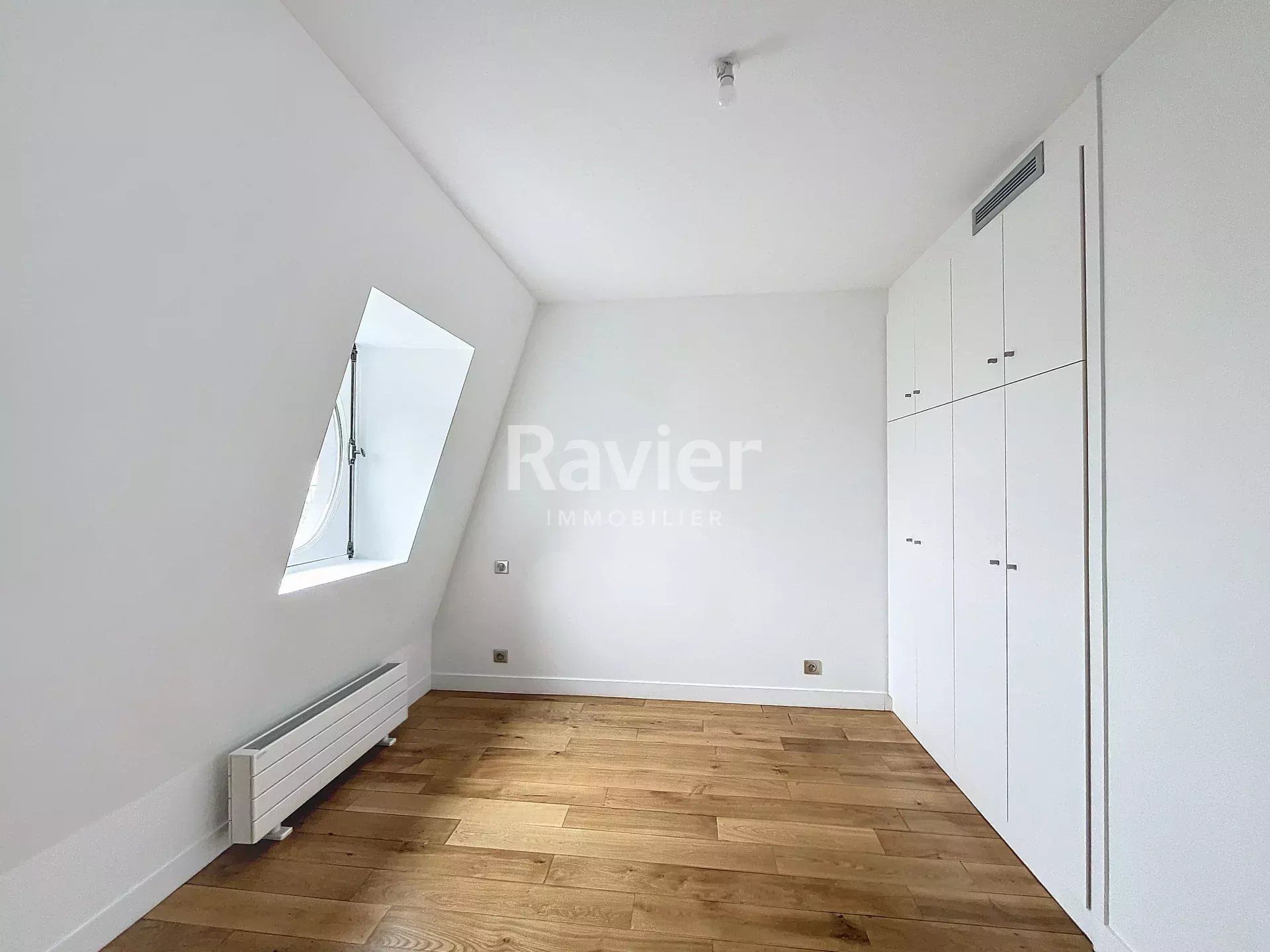 Condominium in Clichy, Ile-de-France 12664834