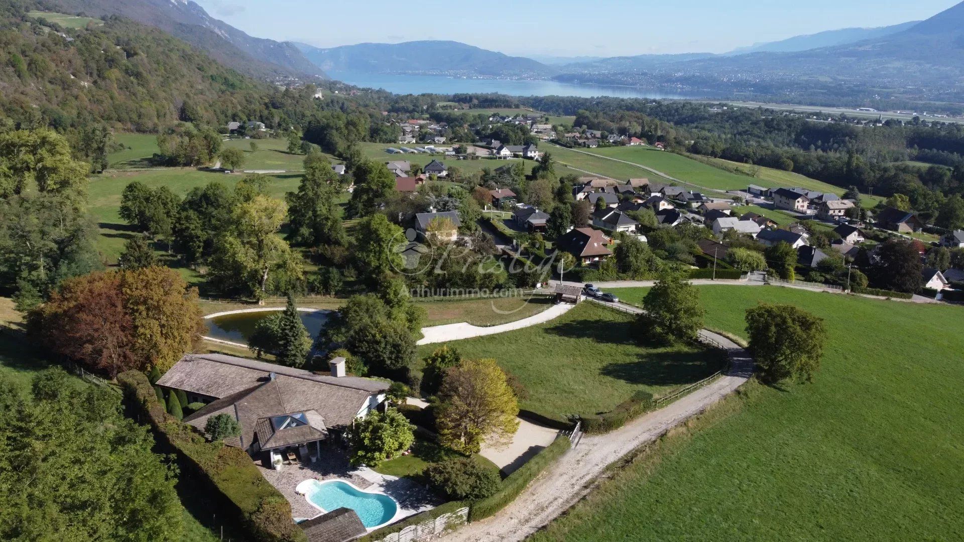 Talo sisään Le Bourget-du-Lac, Savoie 12664890