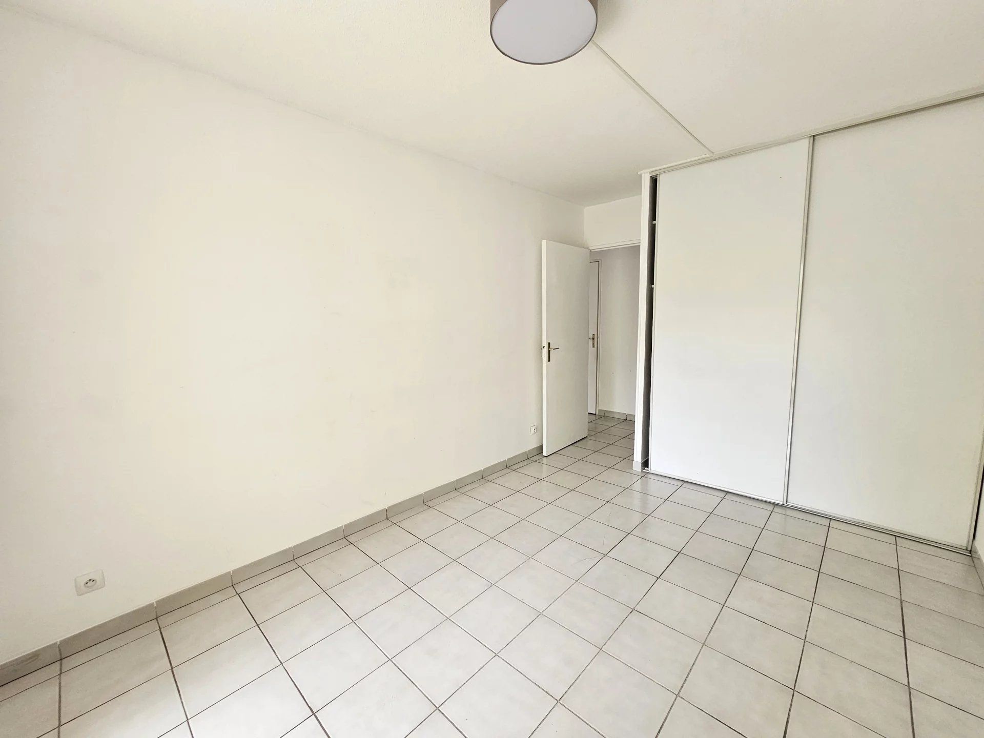 Кондоминиум в Marseille 12ème, Bouches-du-Rhône 12665000