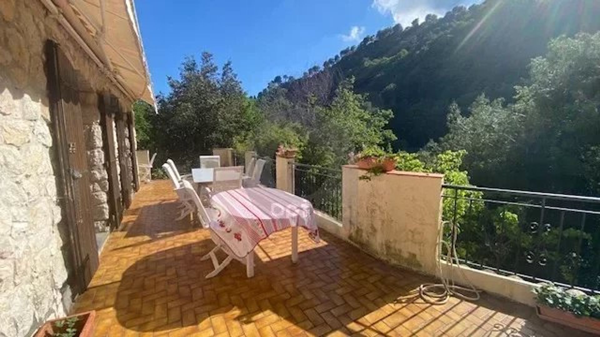 집 에 Castellar, Provence-Alpes-Cote d'Azur 12665217