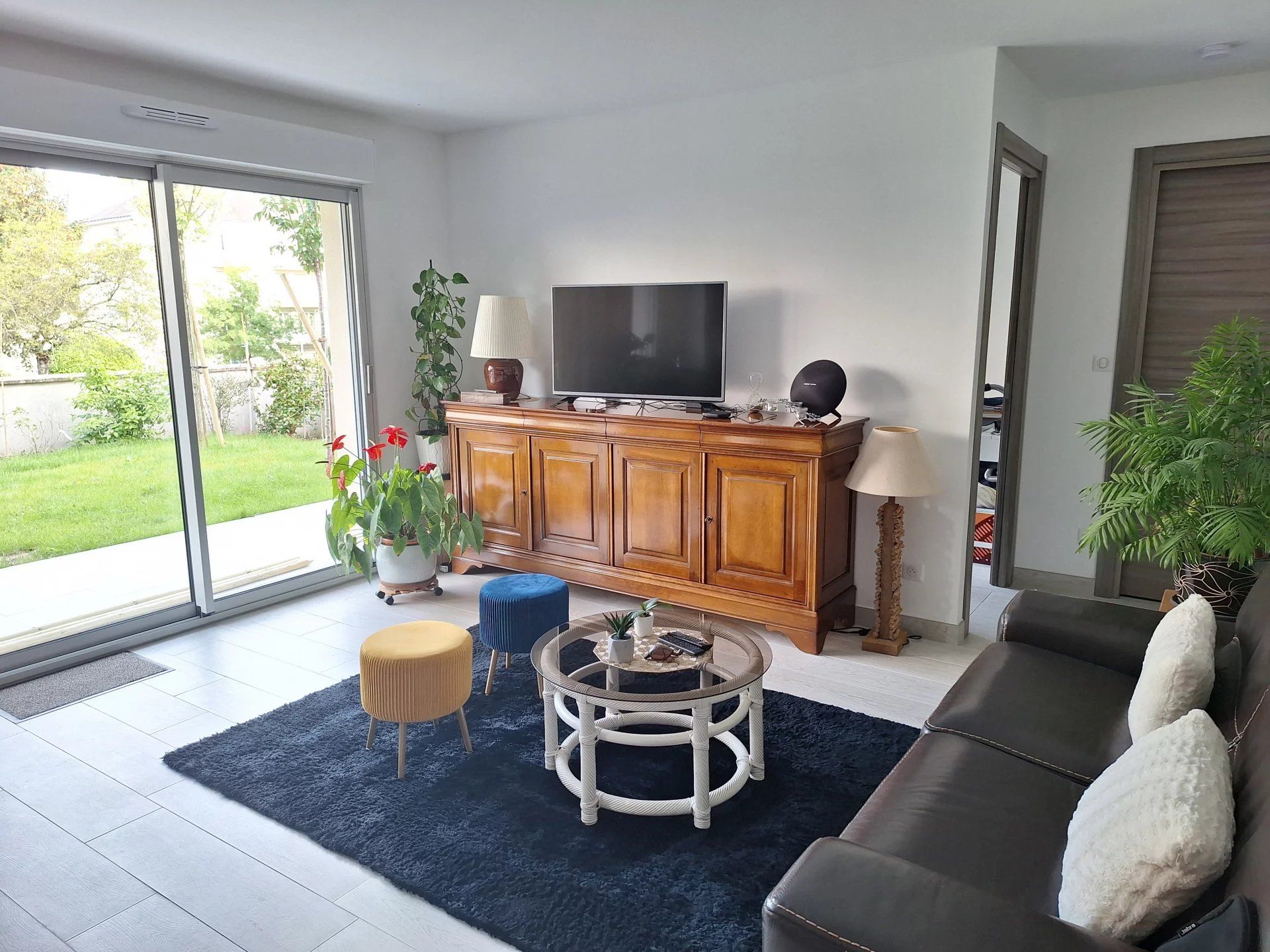 Condominium in Tours, Centre-Val de Loire 12665361