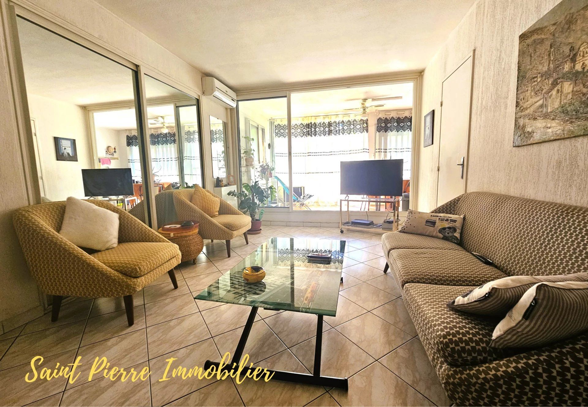 Condominium in Martigues, Provence-Alpes-Côte d'Azur 12665451